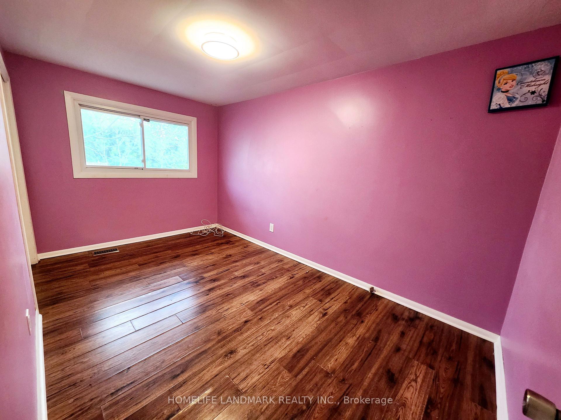 Photo 10 of 22 Oakmount Drive, St. Catharines, Glendale/Glenridge — HOMEH