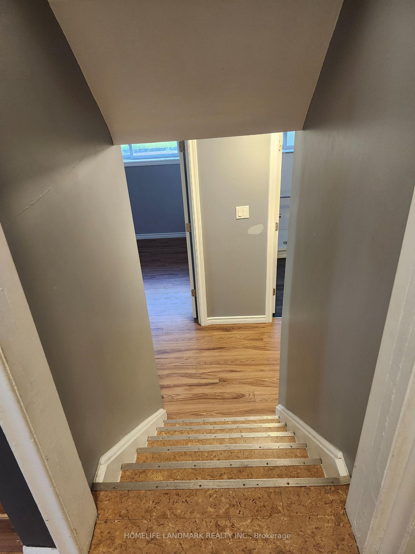 Photo 12 of 22 Oakmount Drive, St. Catharines, Glendale/Glenridge — HOMEH