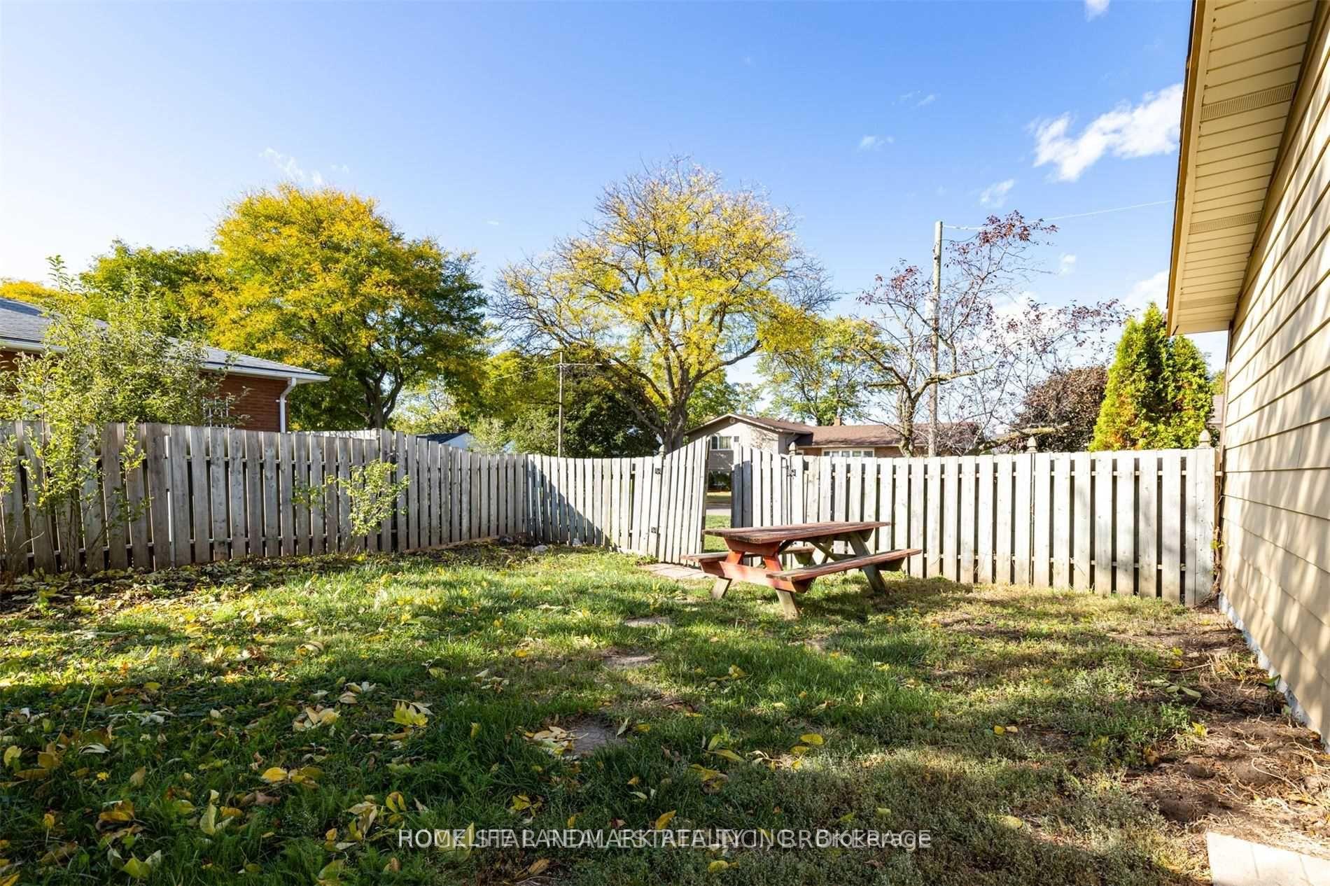 Photo 19 of 22 Oakmount Drive, St. Catharines, Glendale/Glenridge — HOMEH