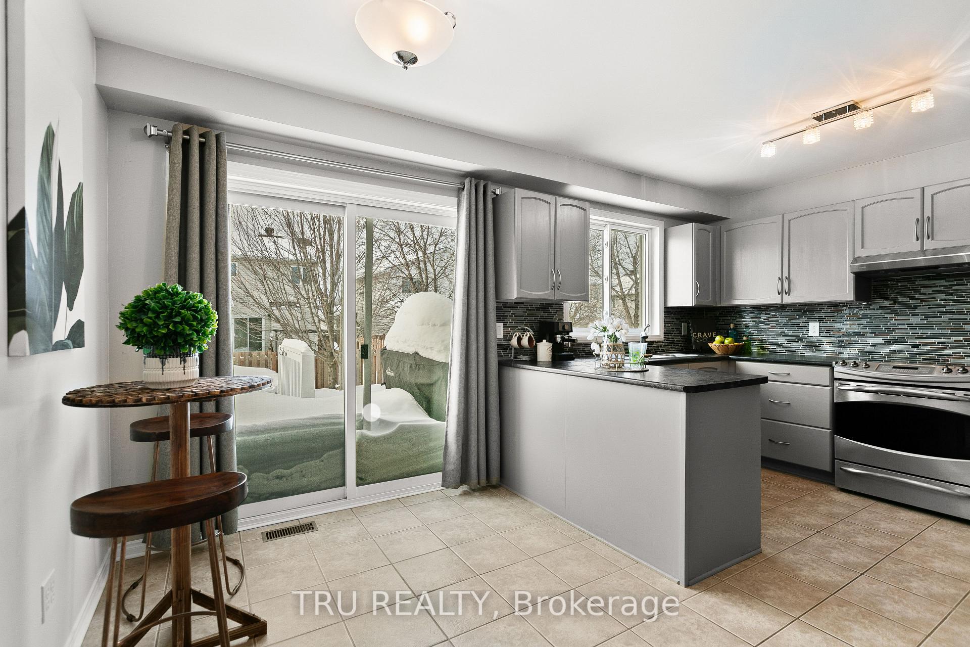 Photo 12 of 49 Stonepath Crescent N, Ottawa, Stittsville (Central) — HOMEH