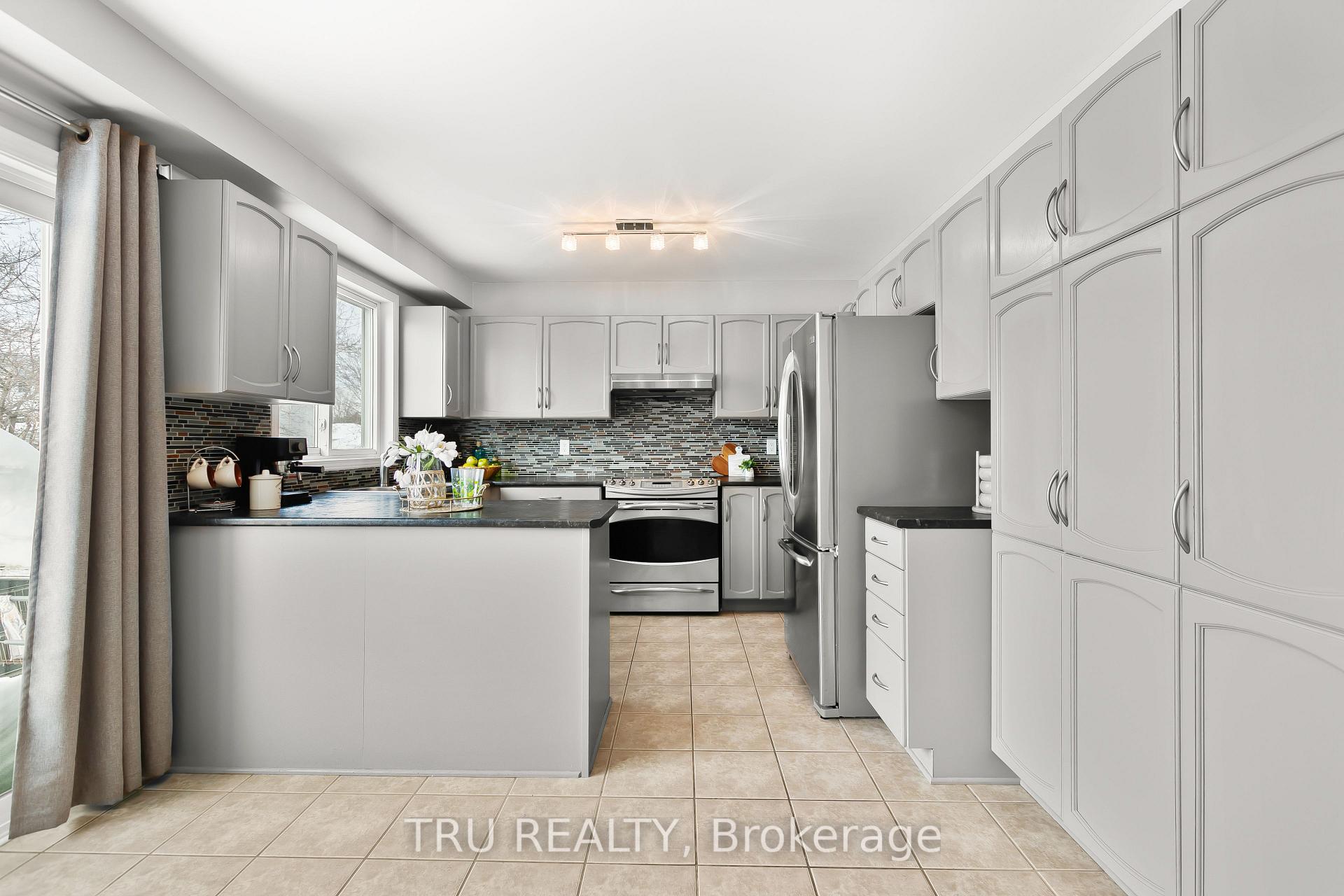 Photo 13 of 49 Stonepath Crescent N, Ottawa, Stittsville (Central) — HOMEH
