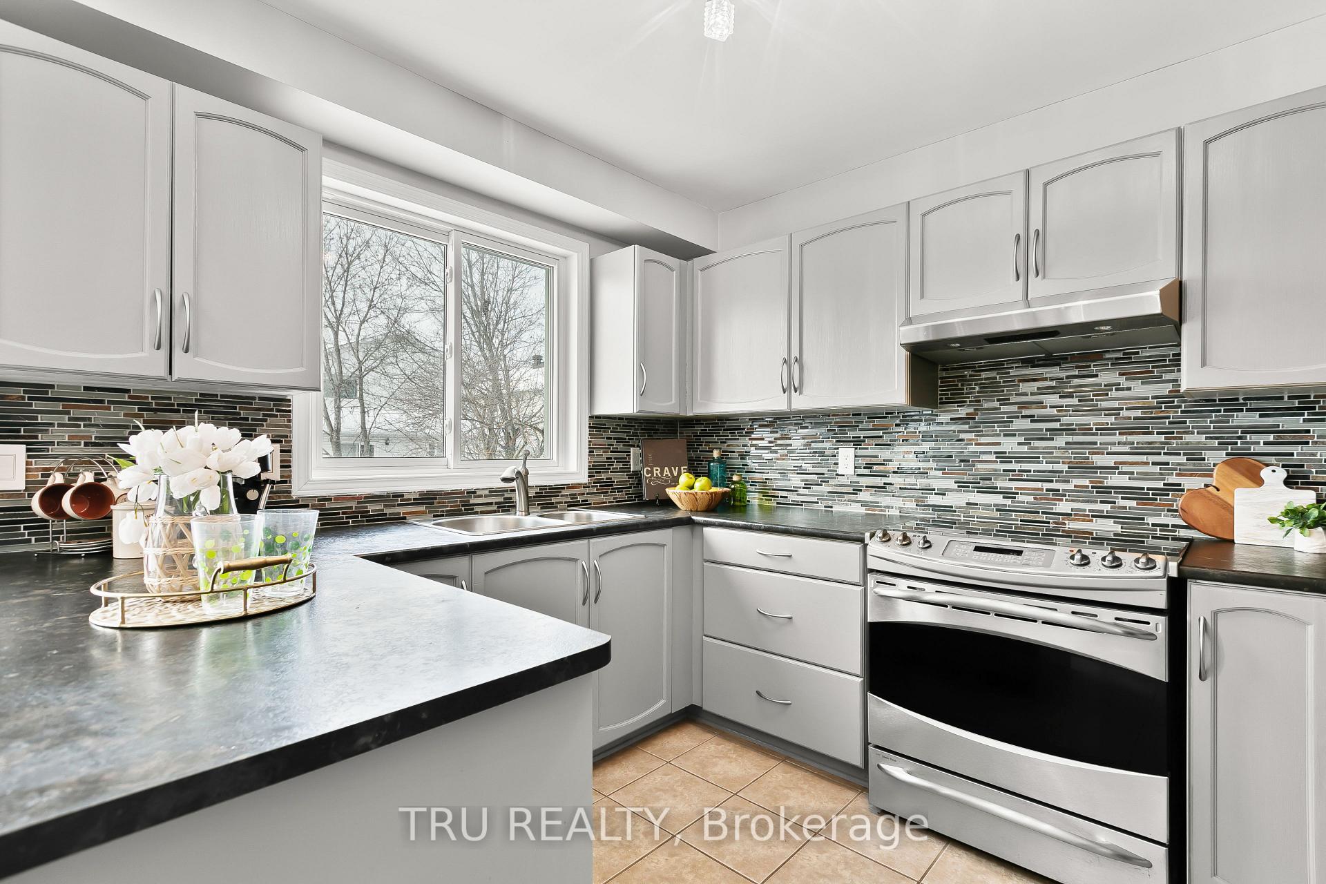 Photo 14 of 49 Stonepath Crescent N, Ottawa, Stittsville (Central) — HOMEH