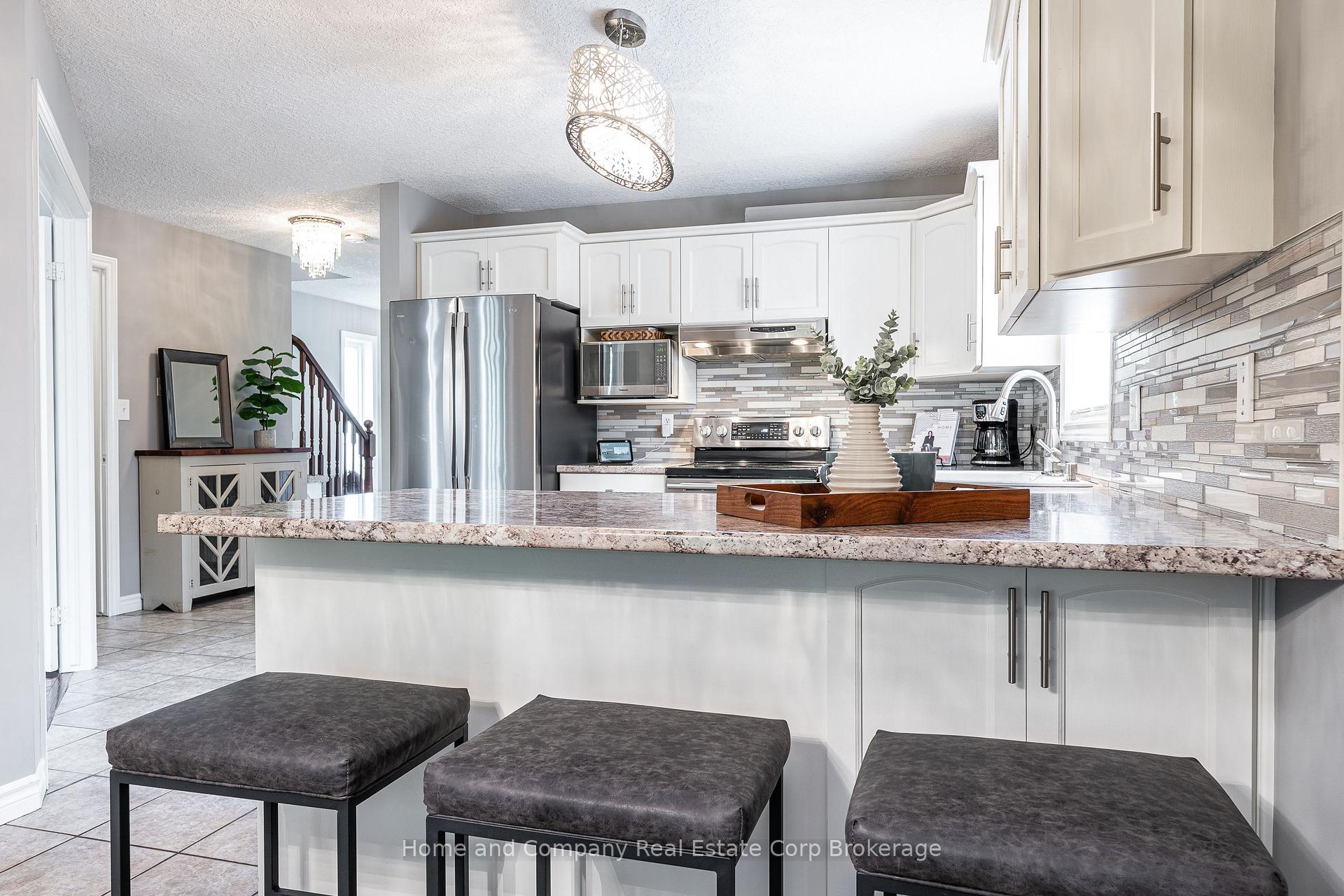 Photo 4 of 155 Franklin Drive, Stratford — HOMEH