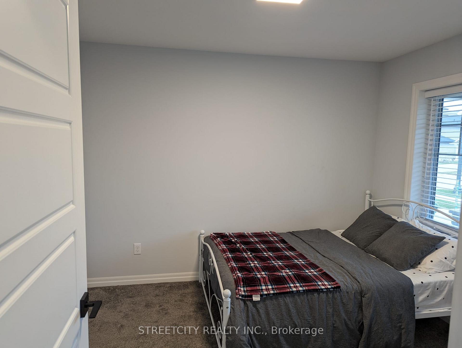 Photo 7 of 51 Foxtail Lane, St. Thomas — HOMEH