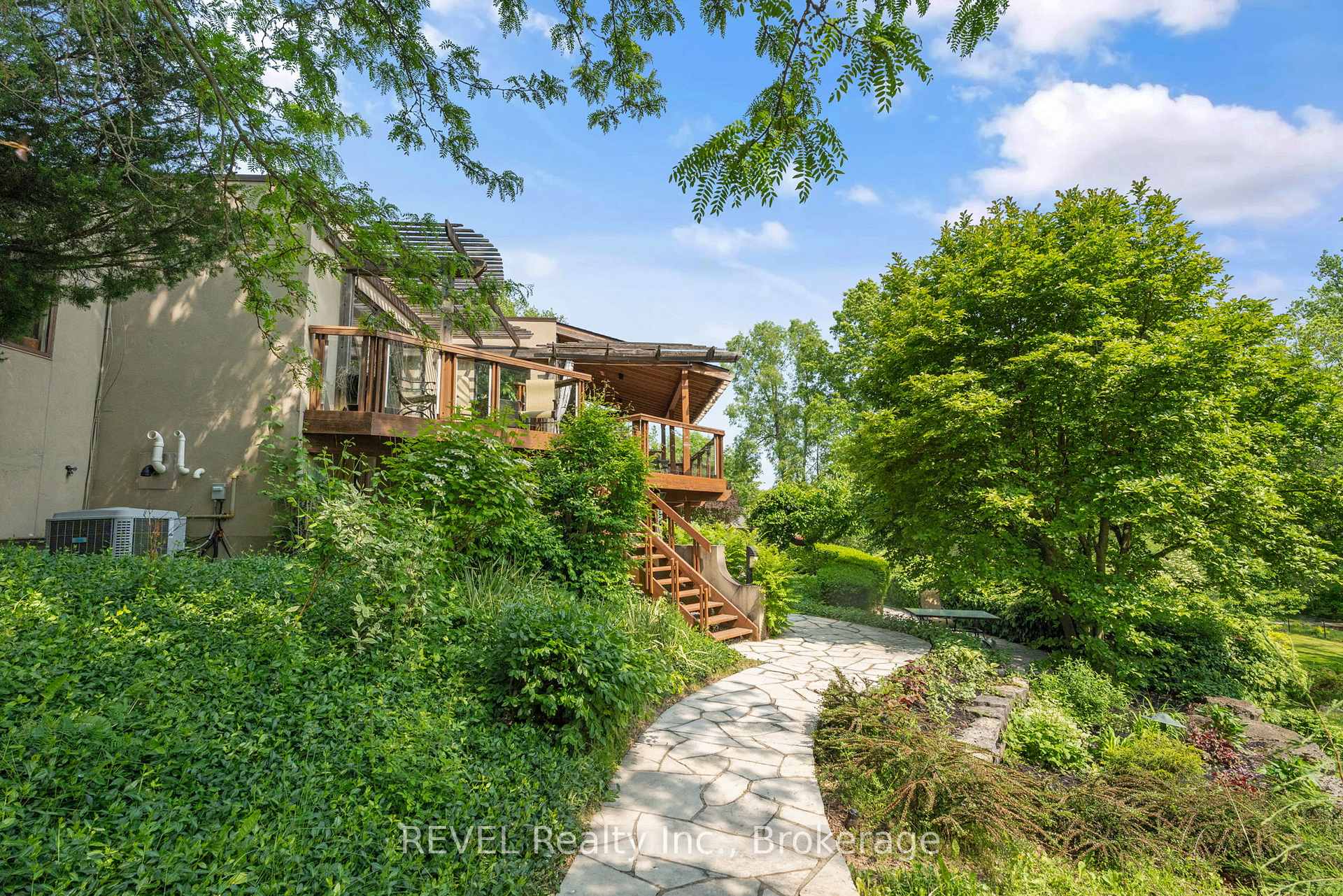 Photo 6 of 2721 Decew Road, St. Catharines, Rykert/Vansickle — HOMEH