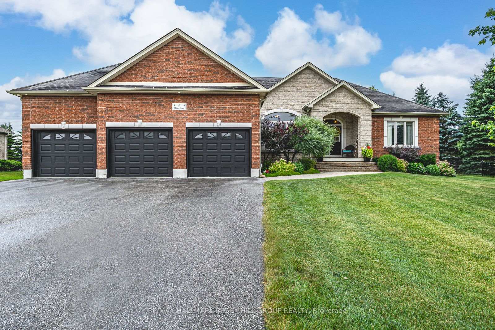 Front of 5 Munro Court