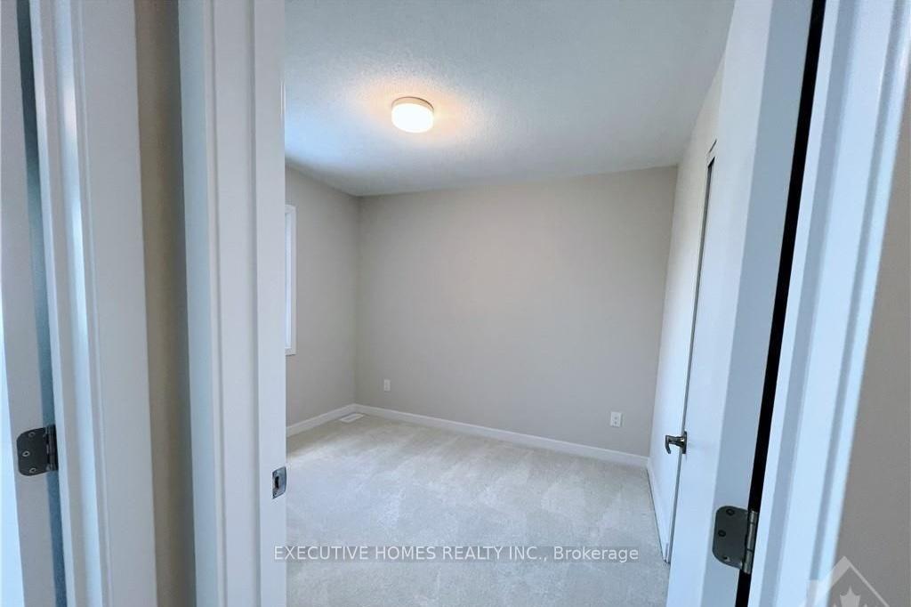 Photo 17 of 830 Bascule Place, Ottawa, Btwn Franktown Rd. & Fallowfield Rd. — HOMEH