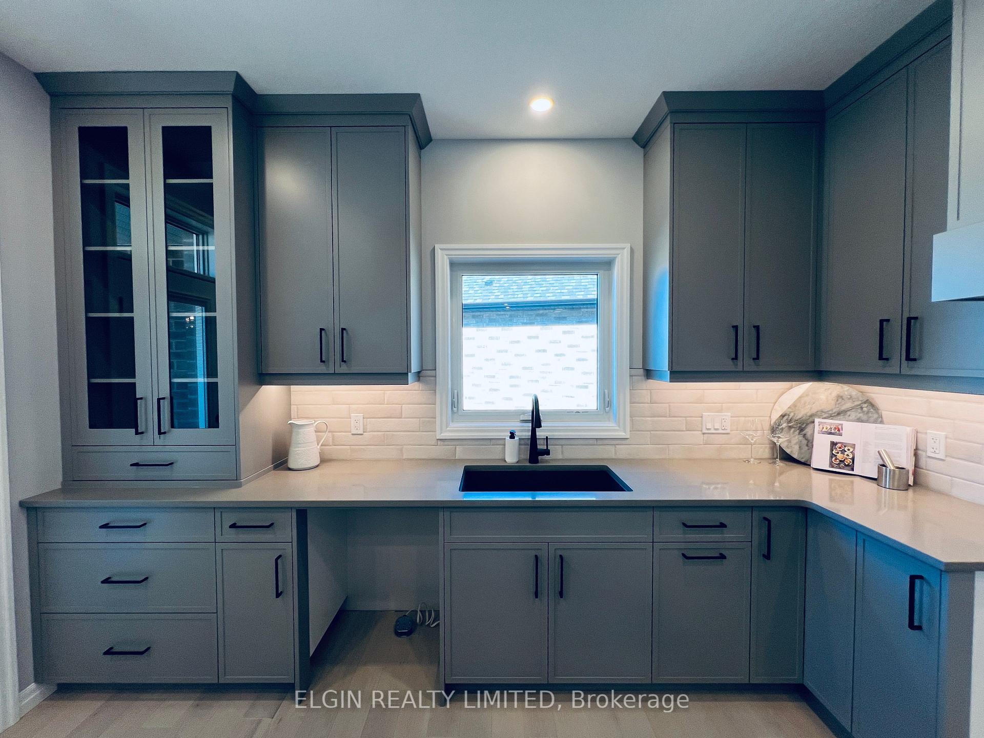 Photo 12 of 11 Dunning Way, St. Thomas — HOMEH