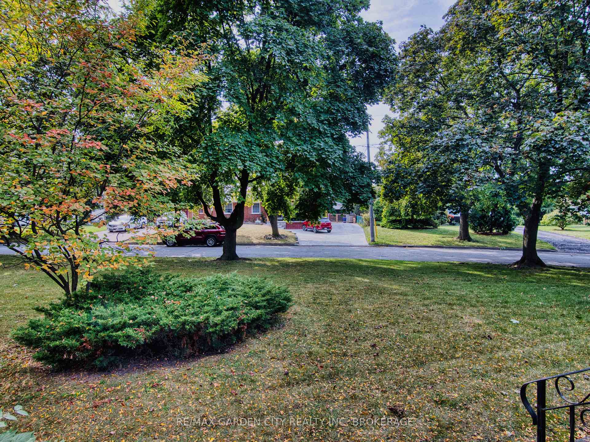 Photo 8 of 32 Viking Drive, St. Catharines, Bunting/Linwell — HOMEH