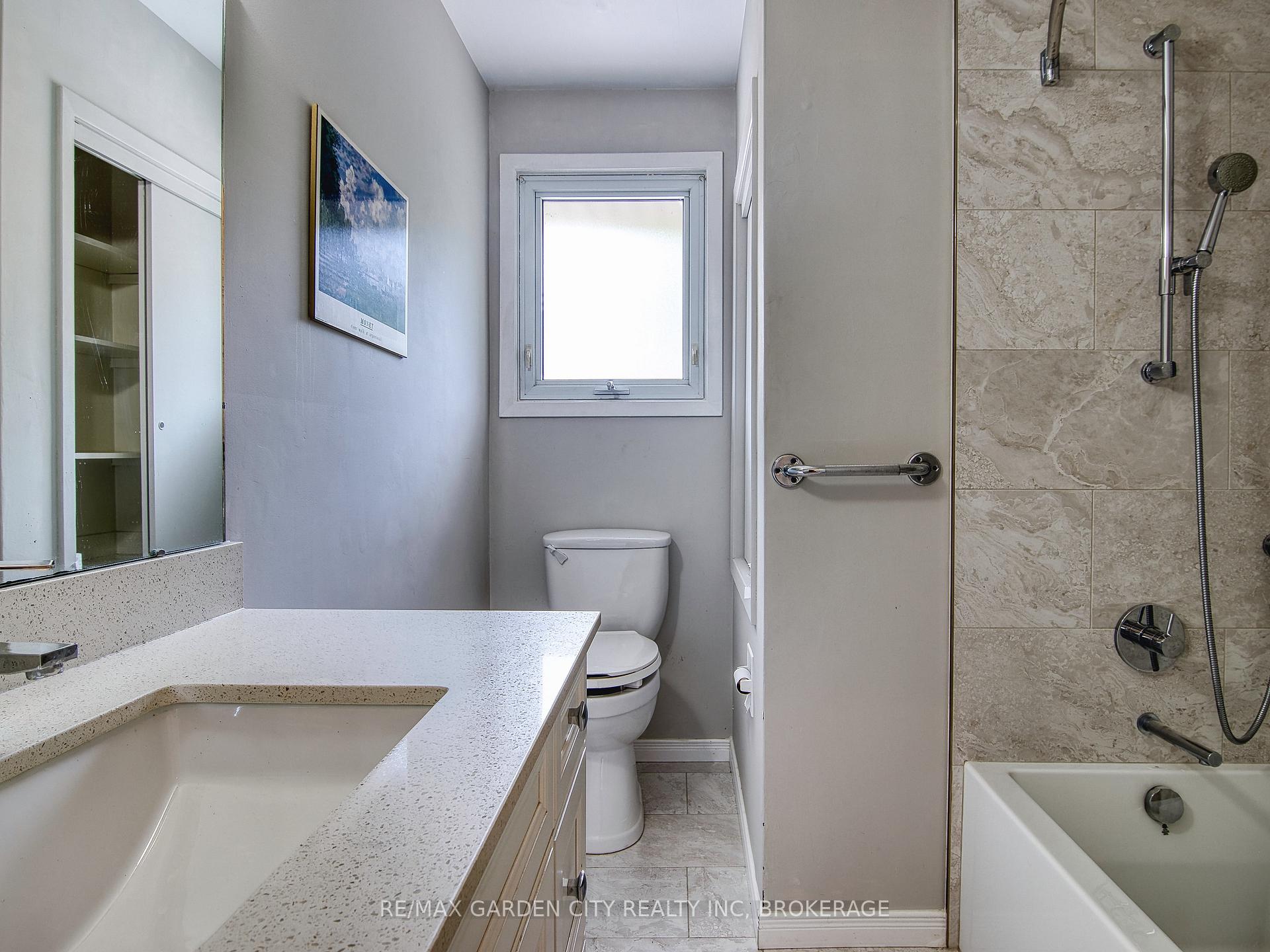 Photo 19 of 32 Viking Drive, St. Catharines, Bunting/Linwell — HOMEH