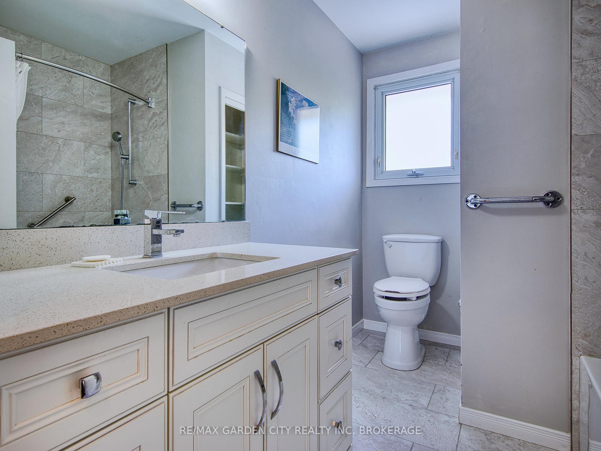 Photo 21 of 32 Viking Drive, St. Catharines, Bunting/Linwell — HOMEH