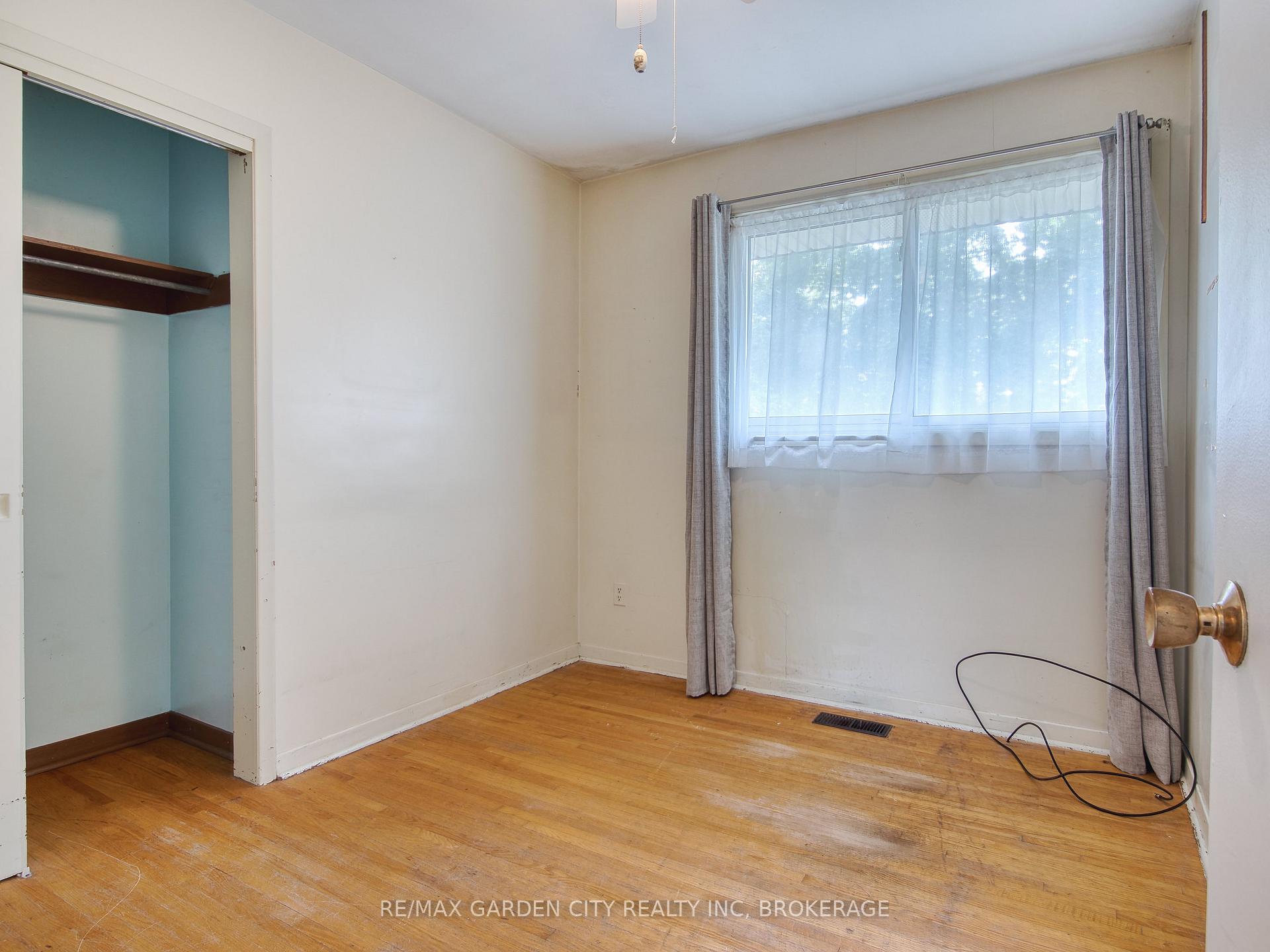 Photo 22 of 32 Viking Drive, St. Catharines, Bunting/Linwell — HOMEH