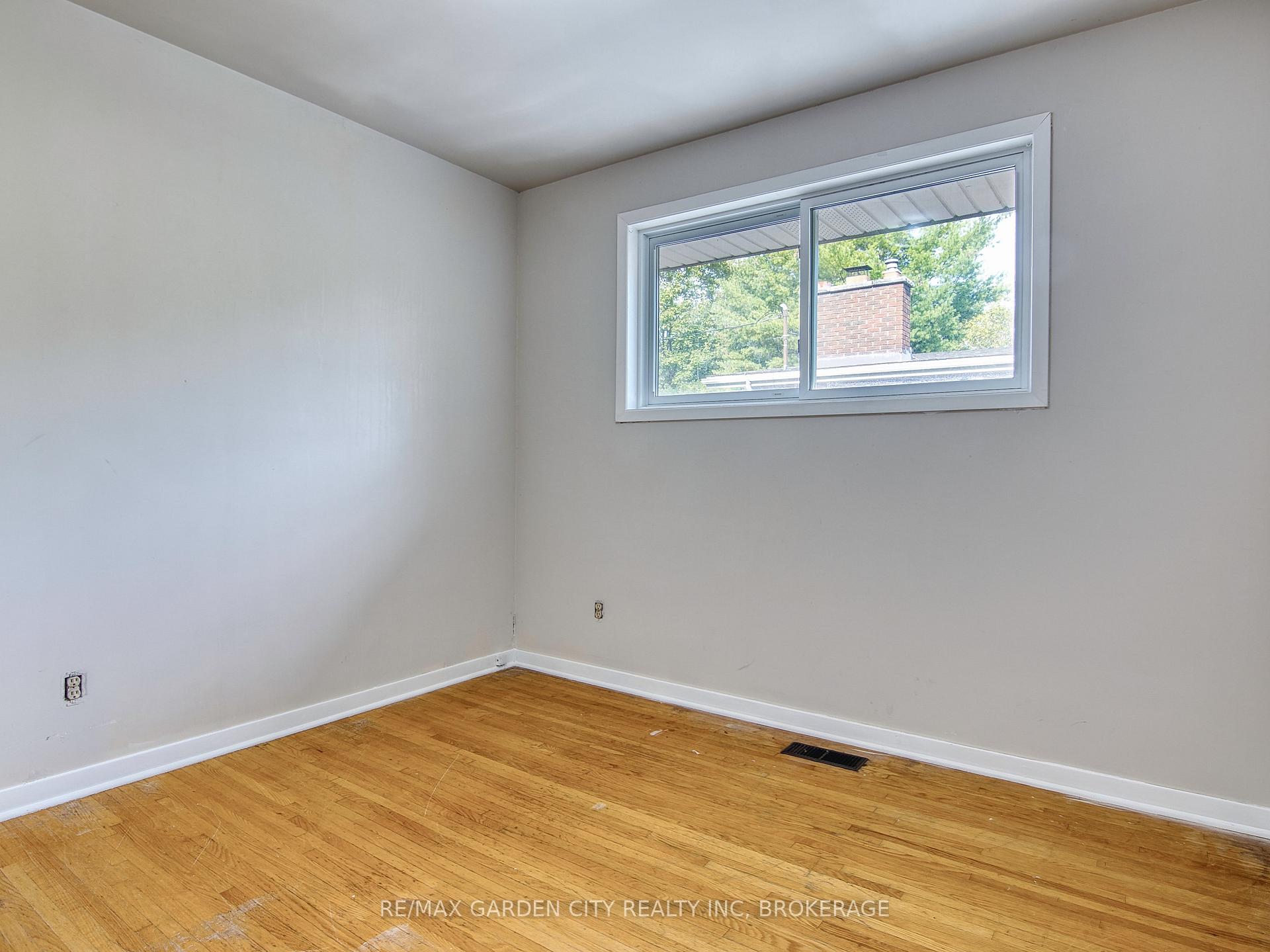 Photo 25 of 32 Viking Drive, St. Catharines, Bunting/Linwell — HOMEH