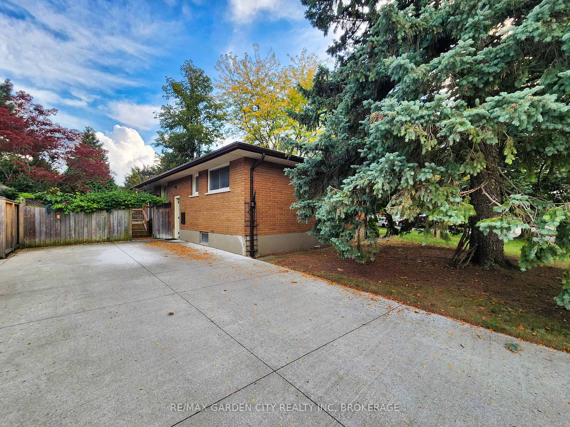Photo 37 of 32 Viking Drive, St. Catharines, Bunting/Linwell — HOMEH
