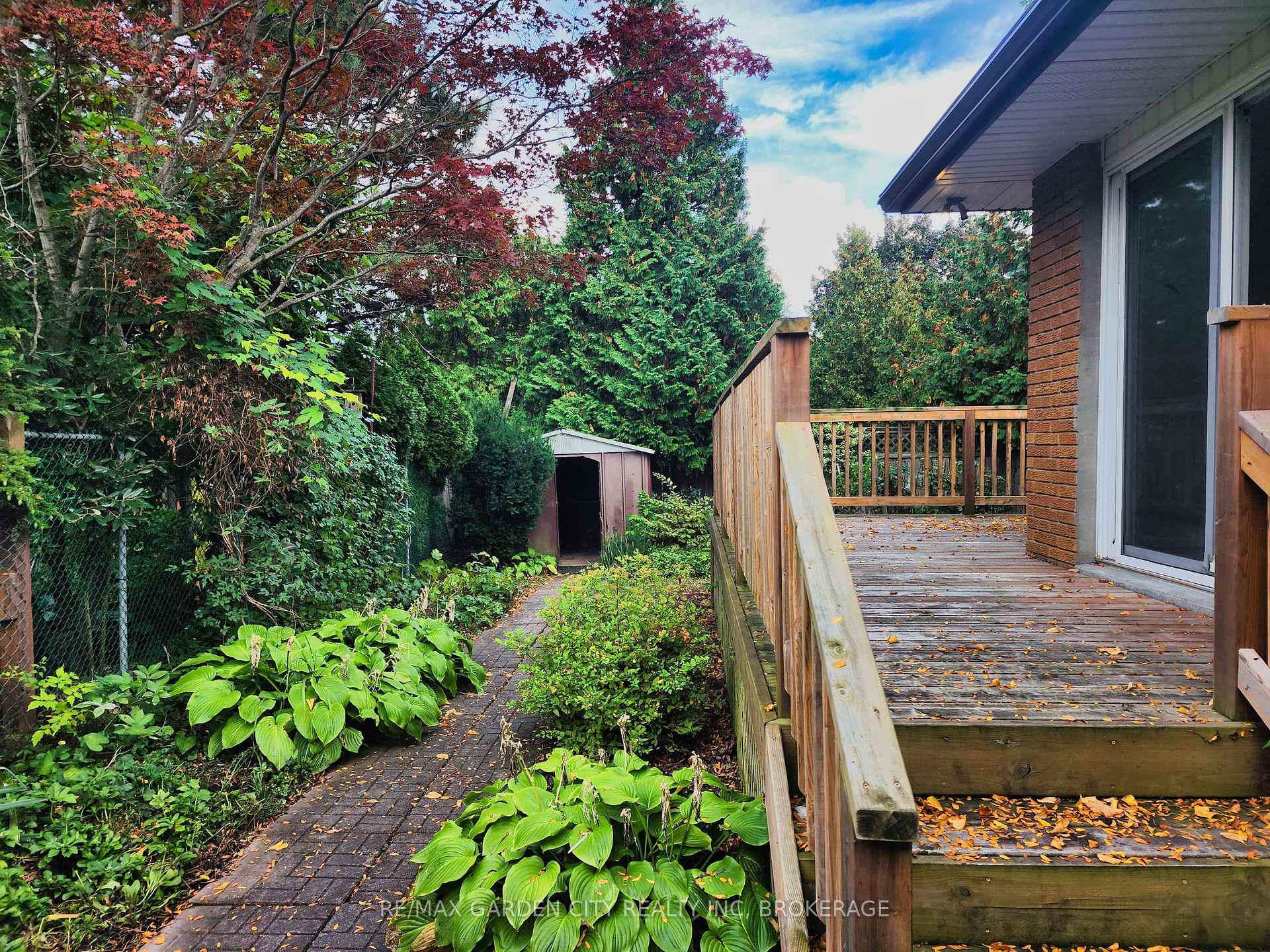 Photo 38 of 32 Viking Drive, St. Catharines, Bunting/Linwell — HOMEH