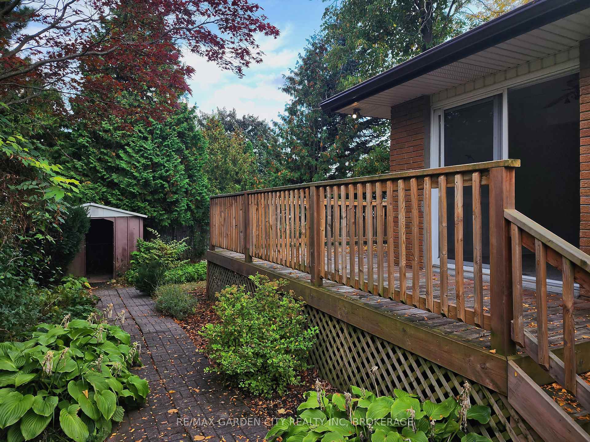 Photo 39 of 32 Viking Drive, St. Catharines, Bunting/Linwell — HOMEH