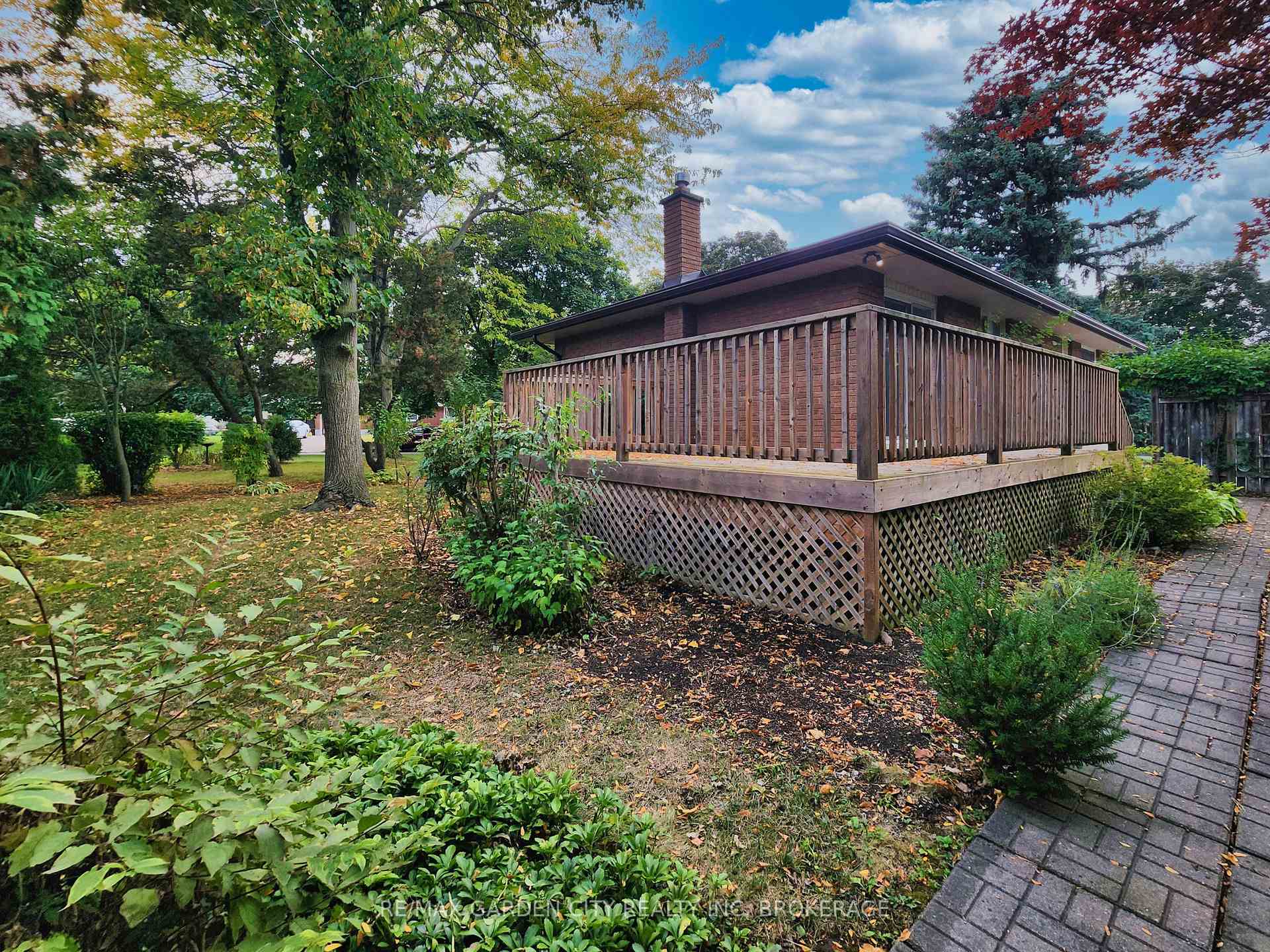 Photo 40 of 32 Viking Drive, St. Catharines, Bunting/Linwell — HOMEH