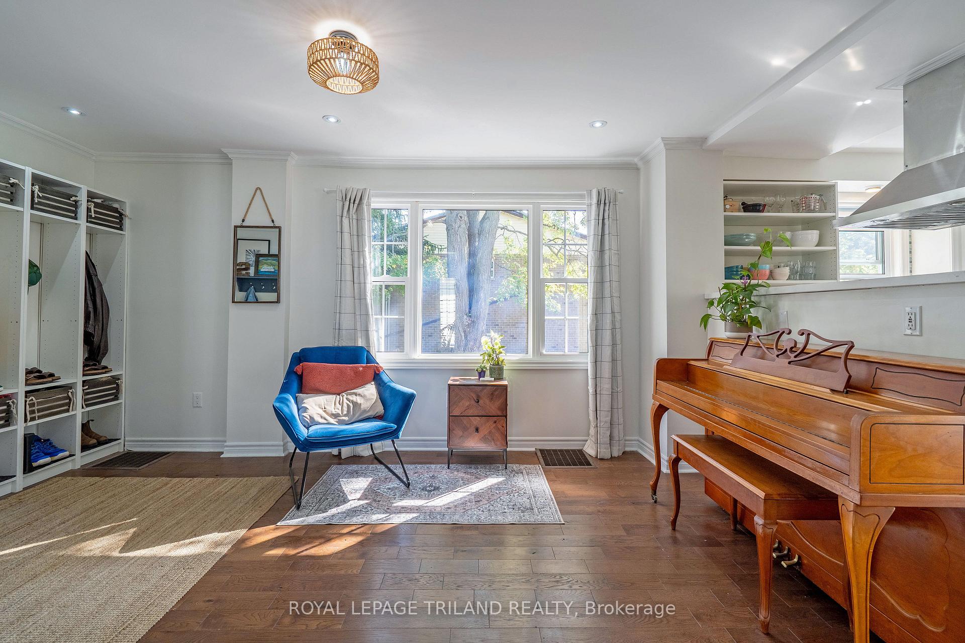 Photo 10 of 18 Tecumseh Street, St. Thomas — HOMEH