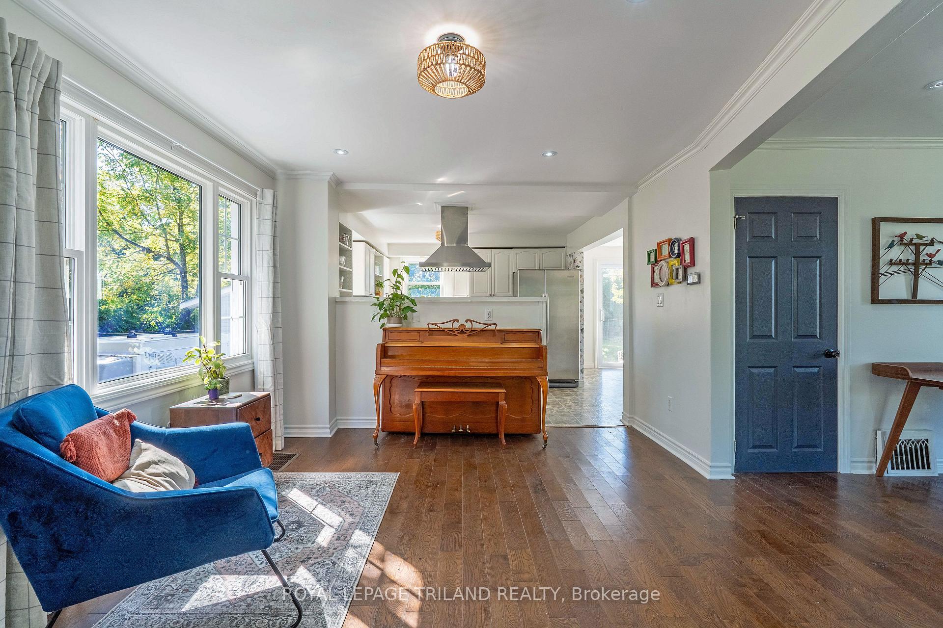 Photo 12 of 18 Tecumseh Street, St. Thomas — HOMEH