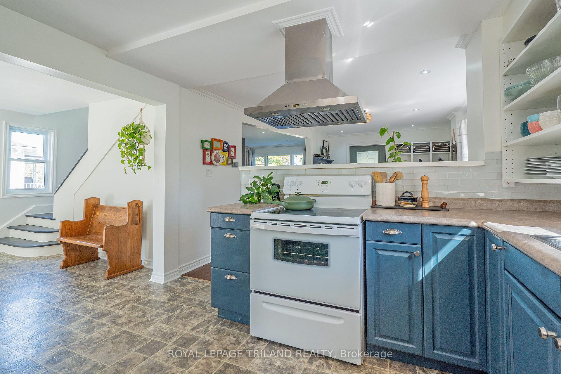 Photo 21 of 18 Tecumseh Street, St. Thomas — HOMEH