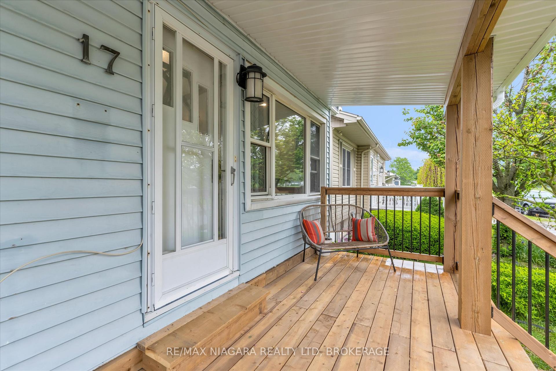 Photo 2 of 17 Lonsdale Avenue, St. Catharines, Secord Woods — HOMEH