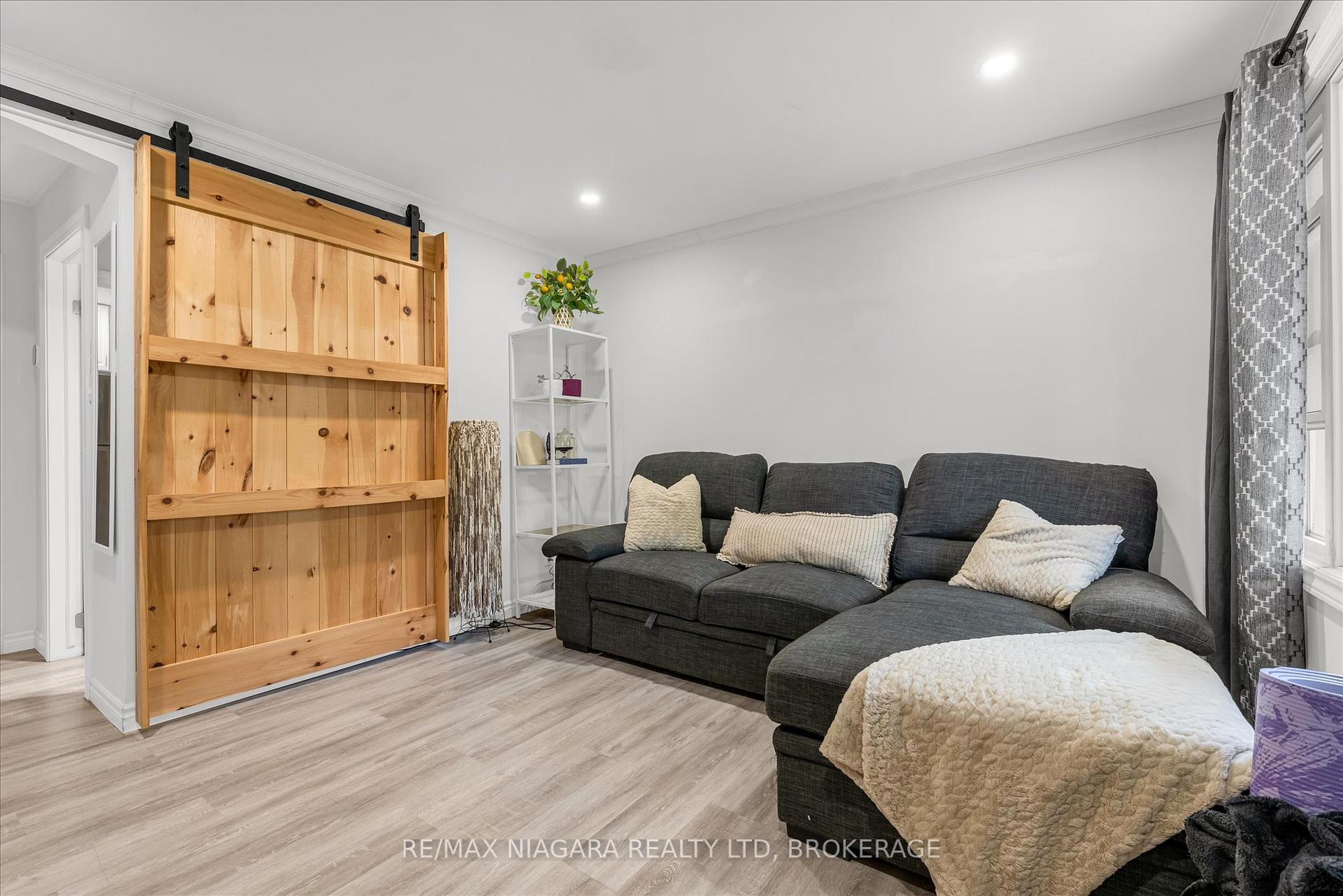 Photo 5 of 17 Lonsdale Avenue, St. Catharines, Secord Woods — HOMEH