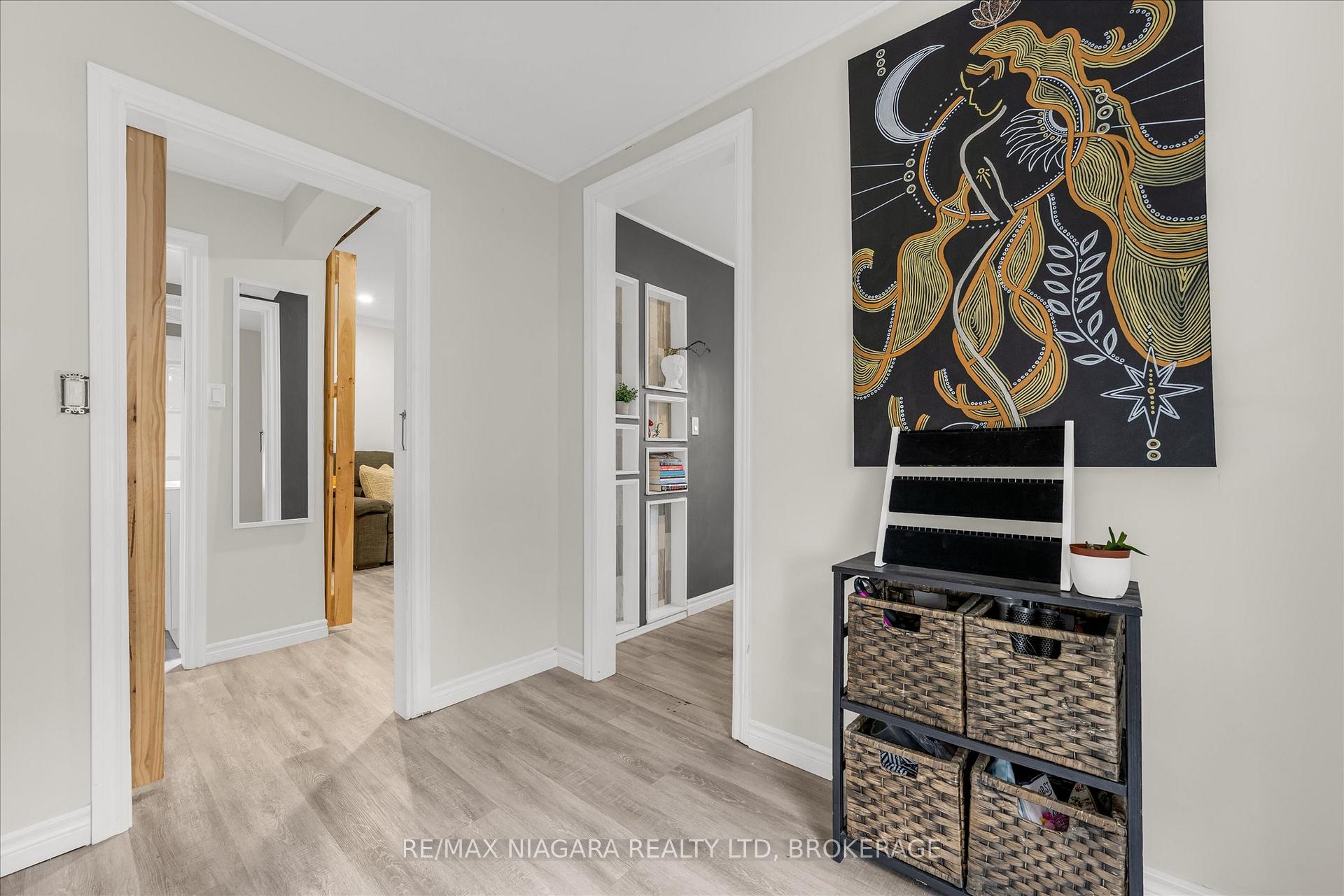 Photo 6 of 17 Lonsdale Avenue, St. Catharines, Secord Woods — HOMEH
