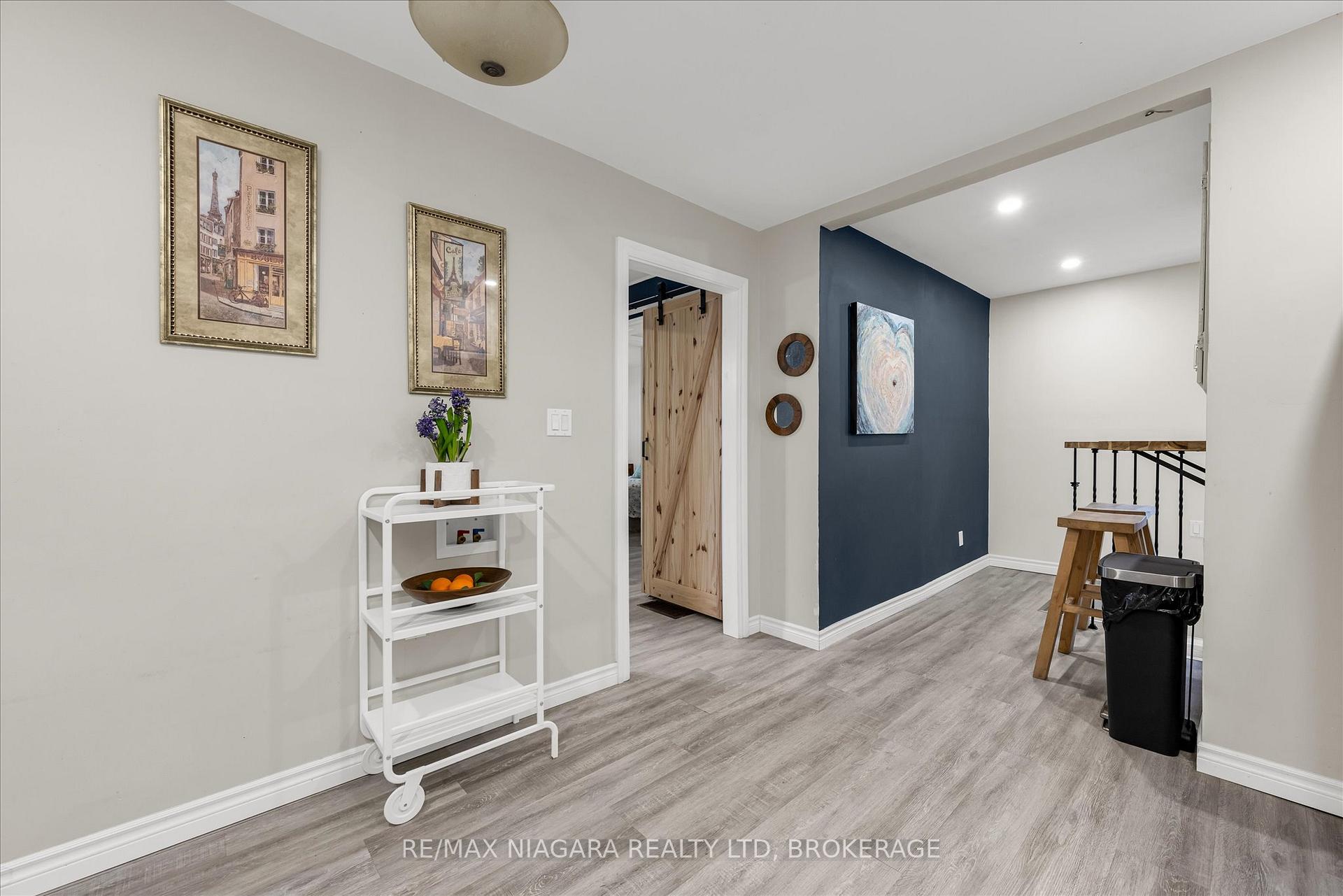 Photo 10 of 17 Lonsdale Avenue, St. Catharines, Secord Woods — HOMEH