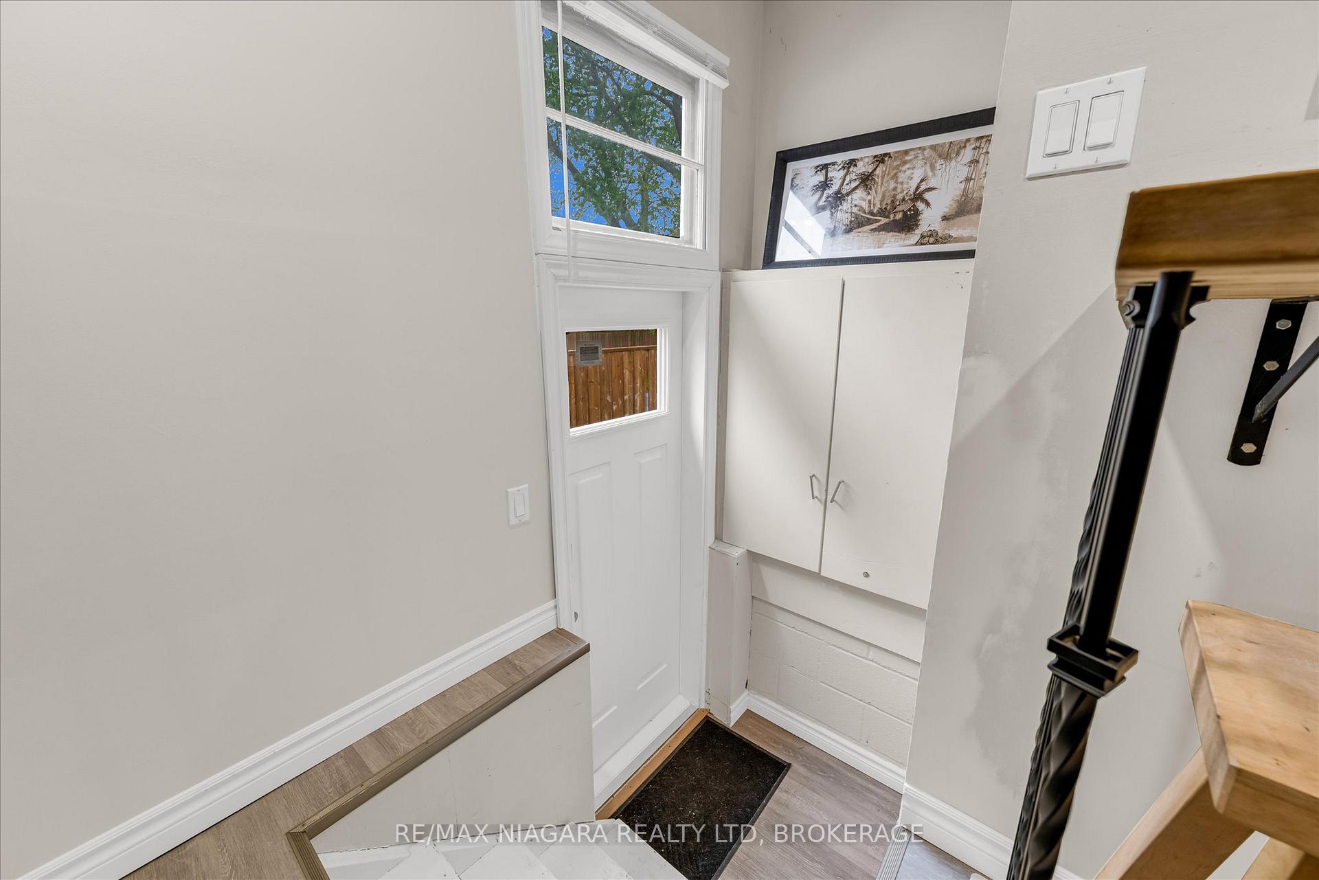 Photo 11 of 17 Lonsdale Avenue, St. Catharines, Secord Woods — HOMEH