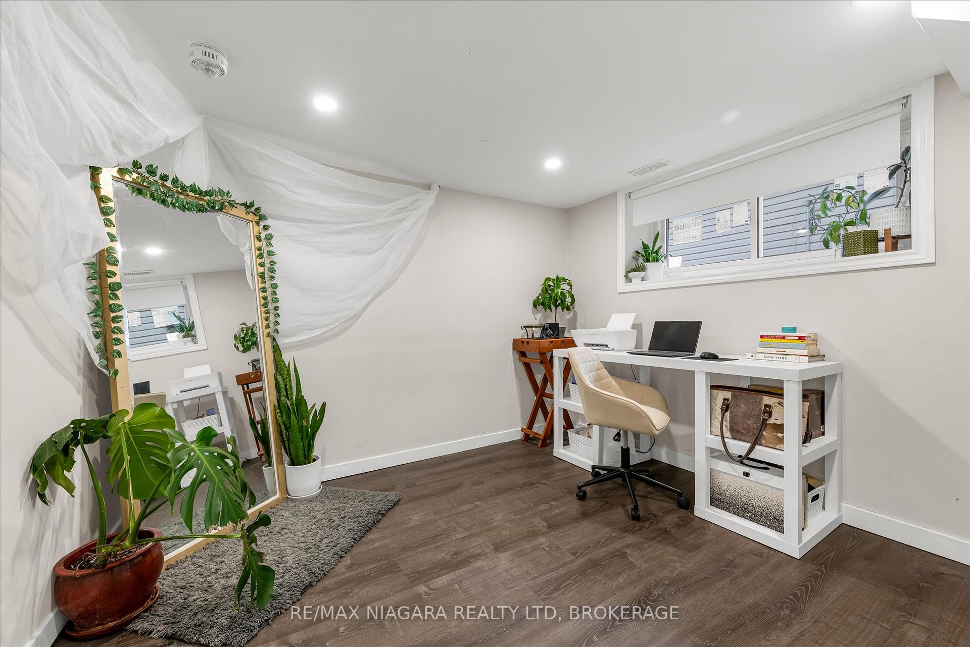 Photo 12 of 17 Lonsdale Avenue, St. Catharines, Secord Woods — HOMEH