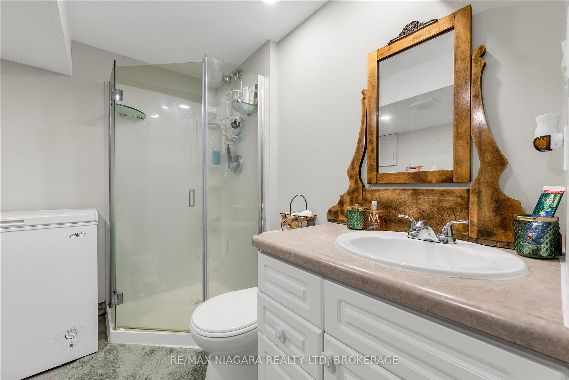 Photo 13 of 17 Lonsdale Avenue, St. Catharines, Secord Woods — HOMEH