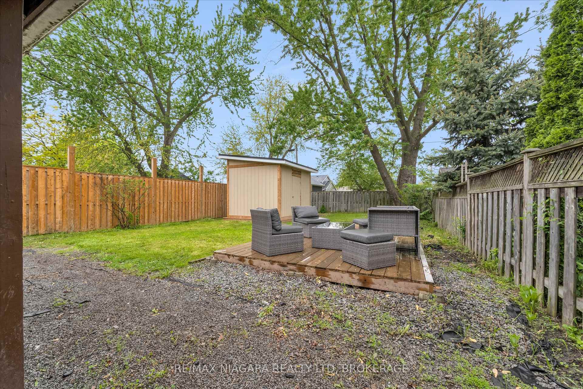 Photo 17 of 17 Lonsdale Avenue, St. Catharines, Secord Woods — HOMEH
