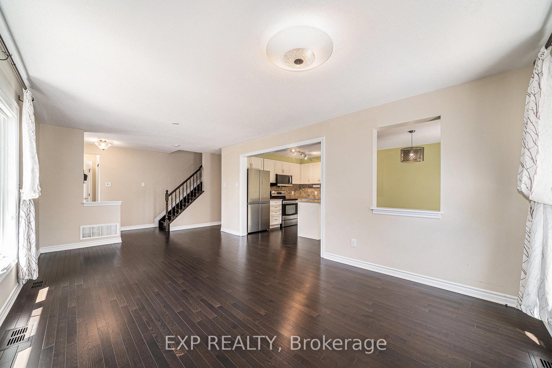 Photo 2 of 301 Gallantry Way, Ottawa, Stittsville (North) — HOMEH