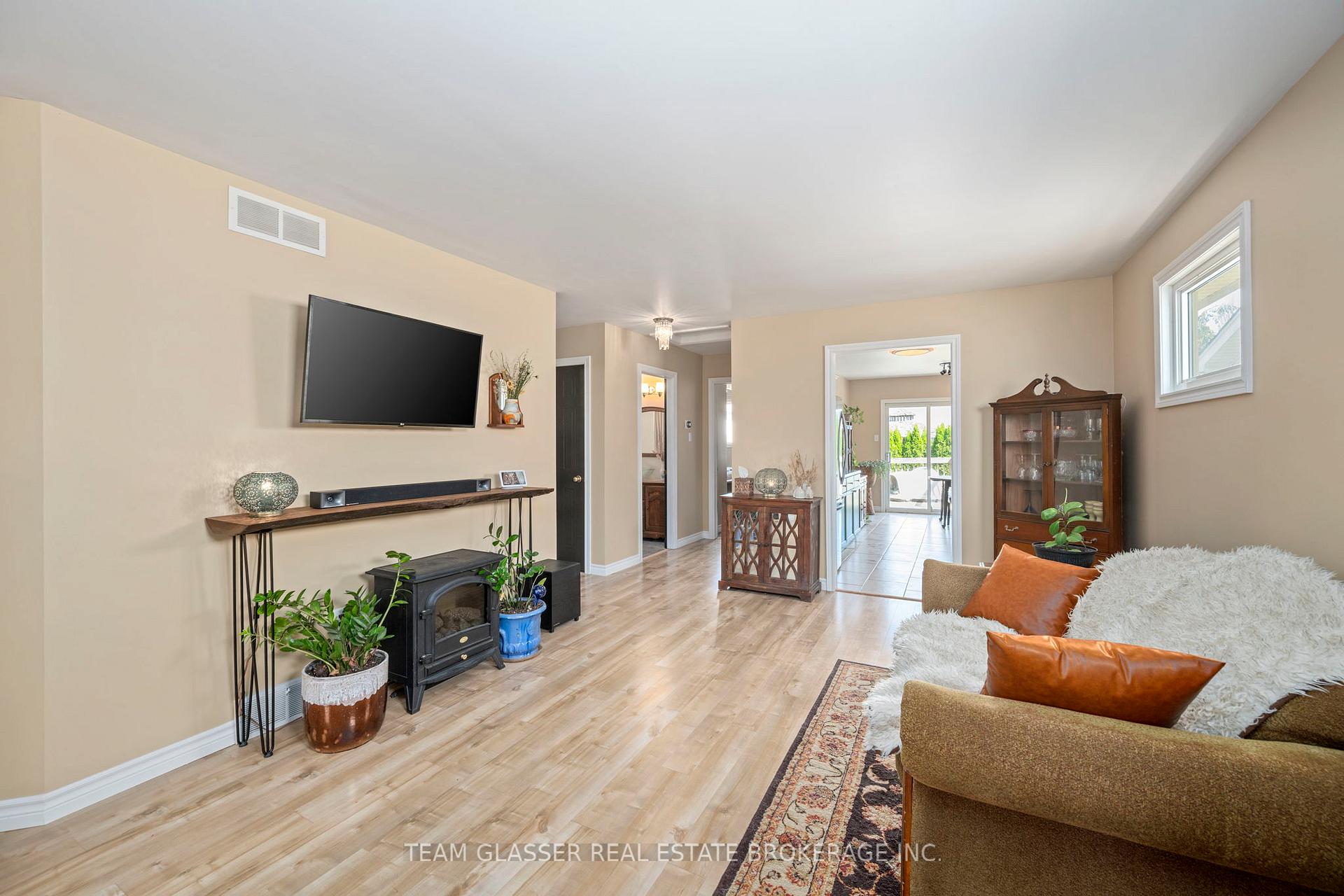 Photo 3 of 76 Juno Drive, St. Thomas — HOMEH