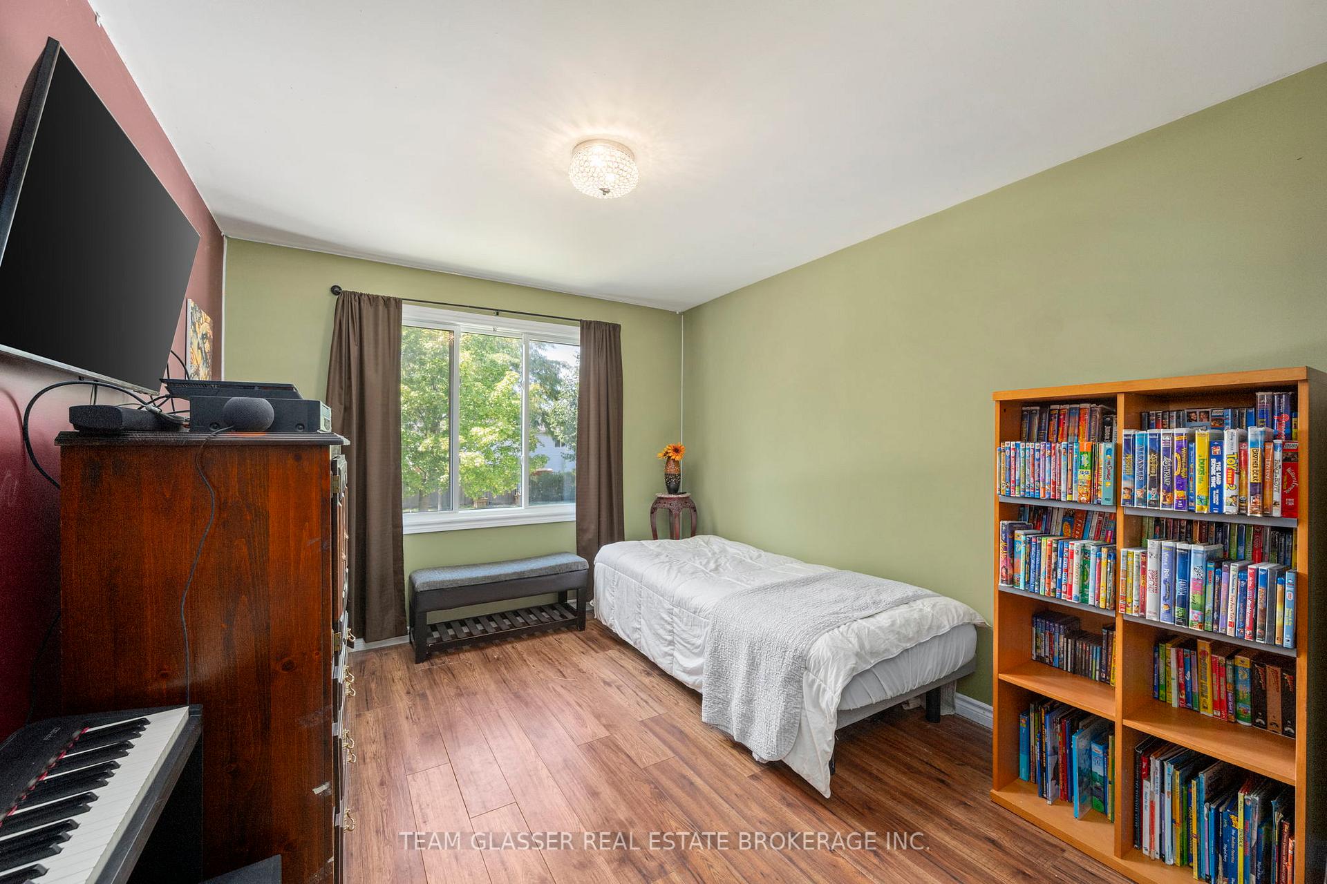 Photo 4 of 76 Juno Drive, St. Thomas — HOMEH