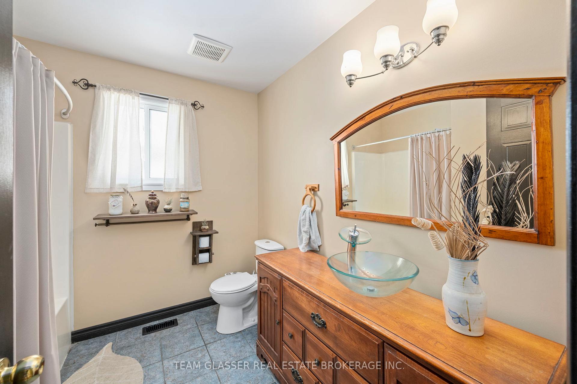 Photo 7 of 76 Juno Drive, St. Thomas — HOMEH