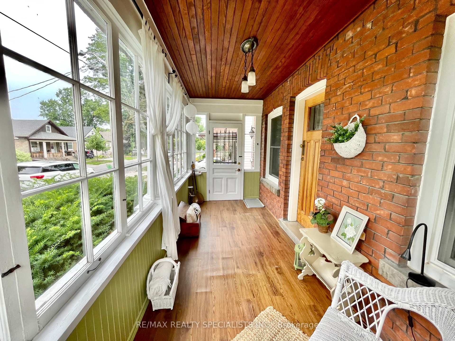 Photo 9 of 56 Woodland Avenue, St. Catharines, Downtown — HOMEH