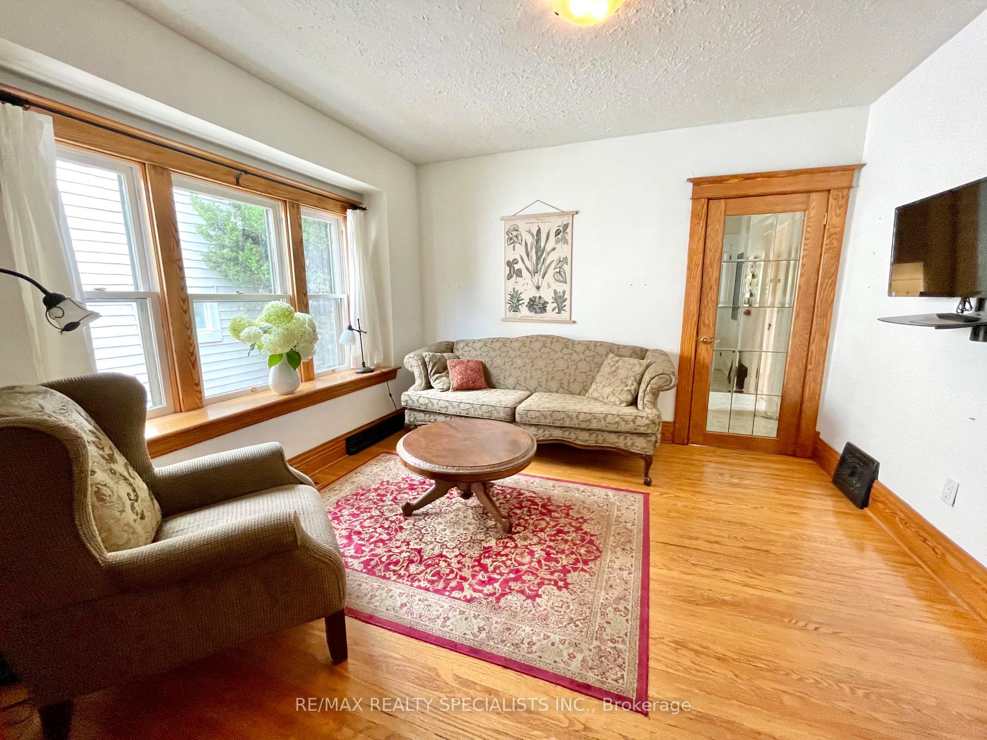Photo 10 of 56 Woodland Avenue, St. Catharines, Downtown — HOMEH