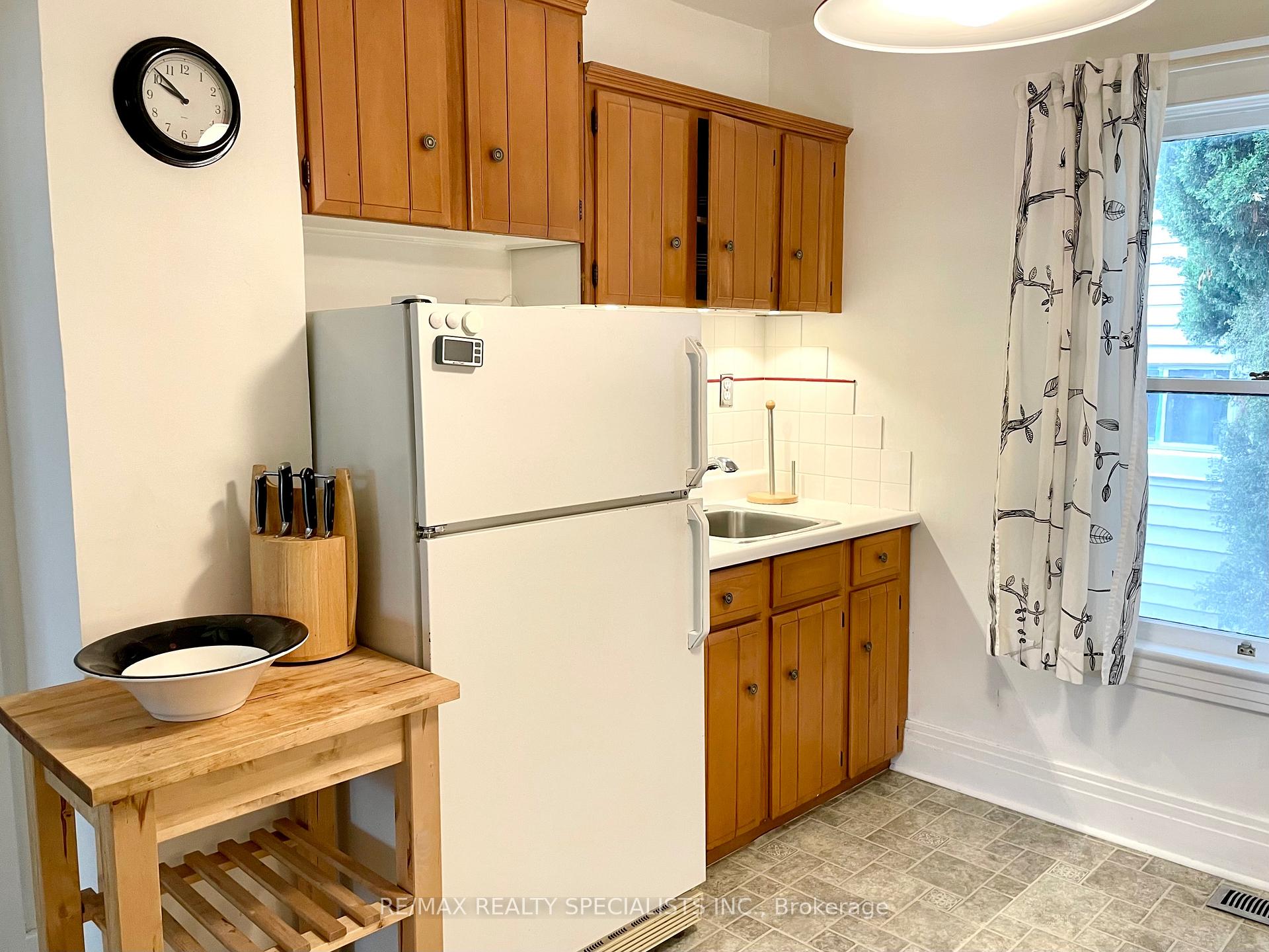 Photo 16 of 56 Woodland Avenue, St. Catharines, Downtown — HOMEH