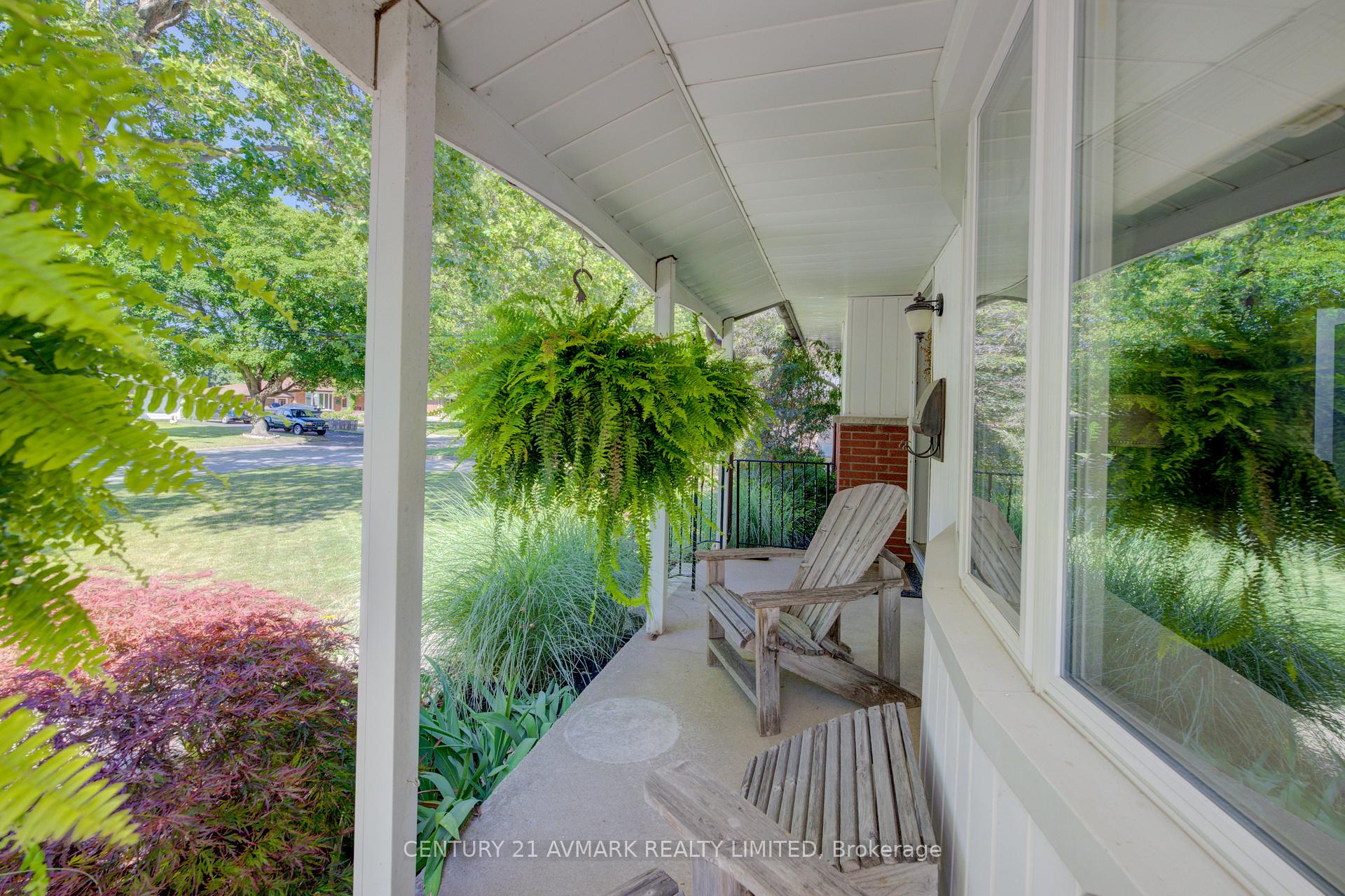 Photo 5 of 10 Royale Road, St. Catharines, Lakeport — HOMEH