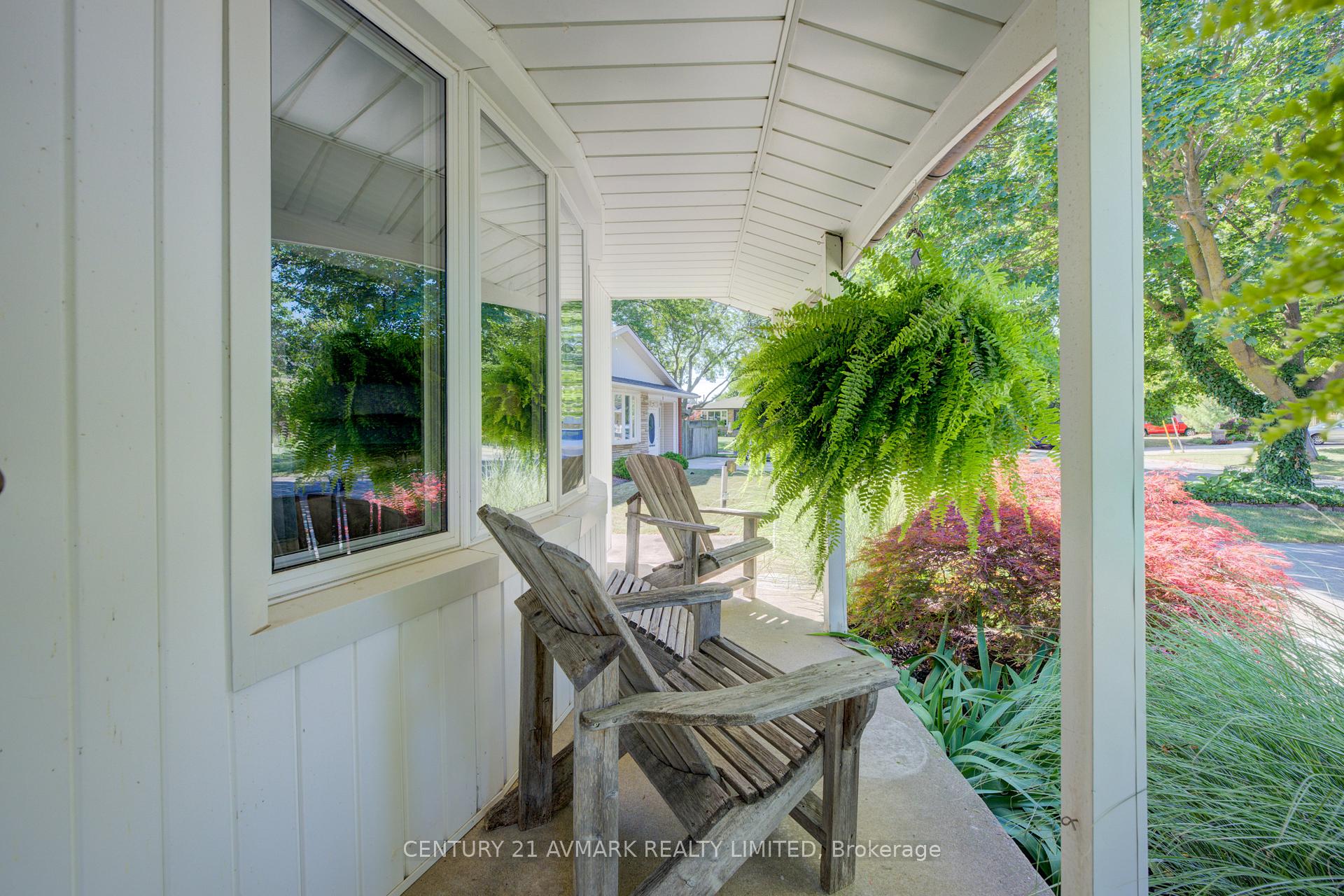 Photo 6 of 10 Royale Road, St. Catharines, Lakeport — HOMEH