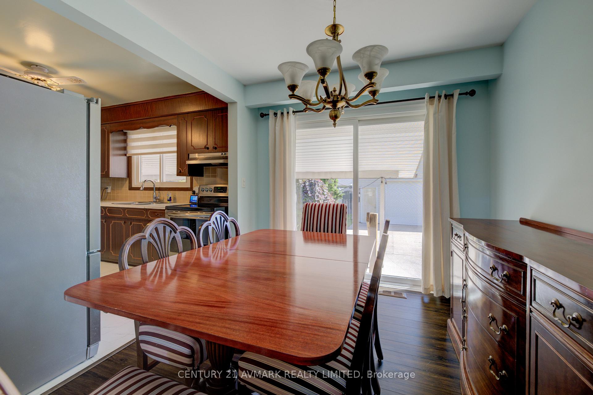 Photo 11 of 10 Royale Road, St. Catharines, Lakeport — HOMEH