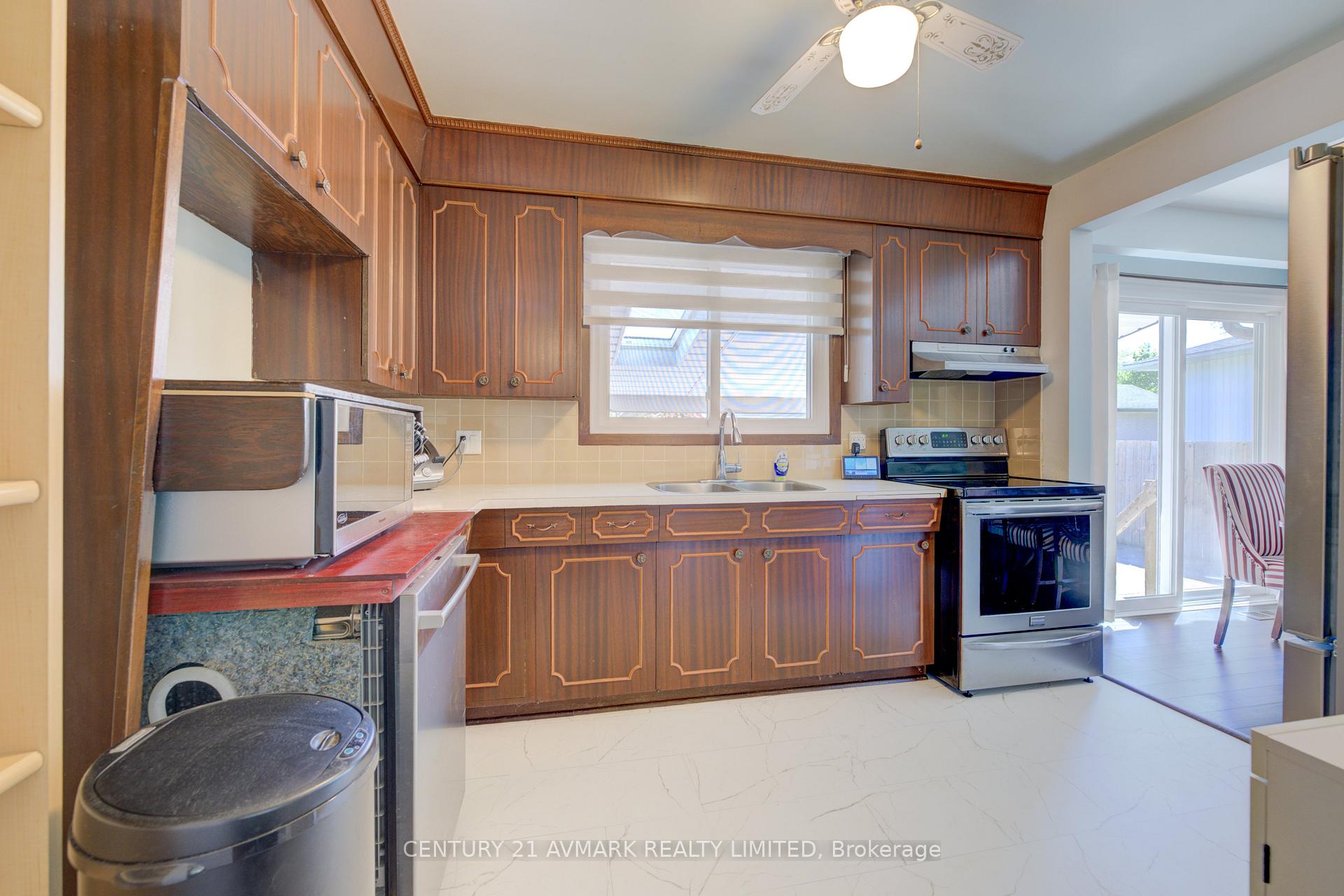 Photo 13 of 10 Royale Road, St. Catharines, Lakeport — HOMEH