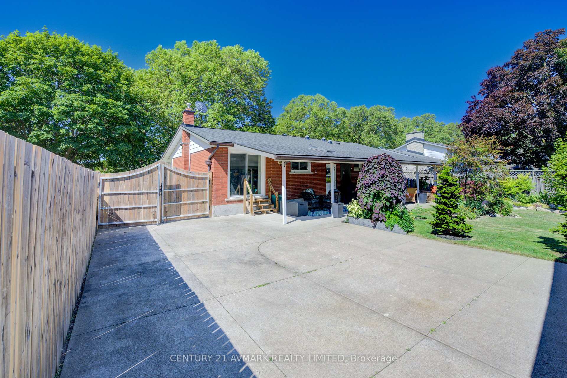 Photo 29 of 10 Royale Road, St. Catharines, Lakeport — HOMEH