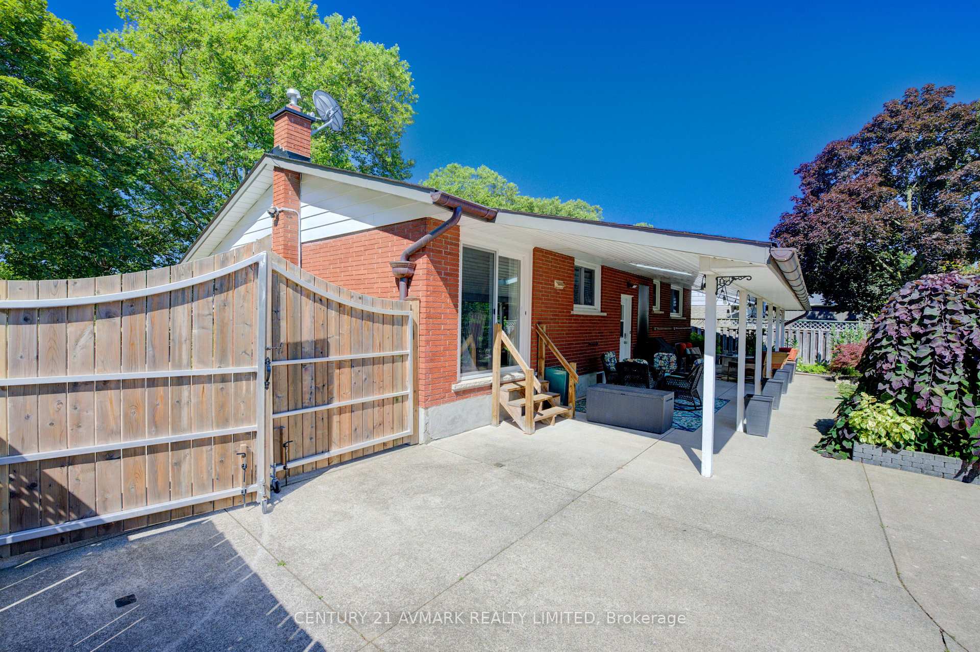 Photo 30 of 10 Royale Road, St. Catharines, Lakeport — HOMEH