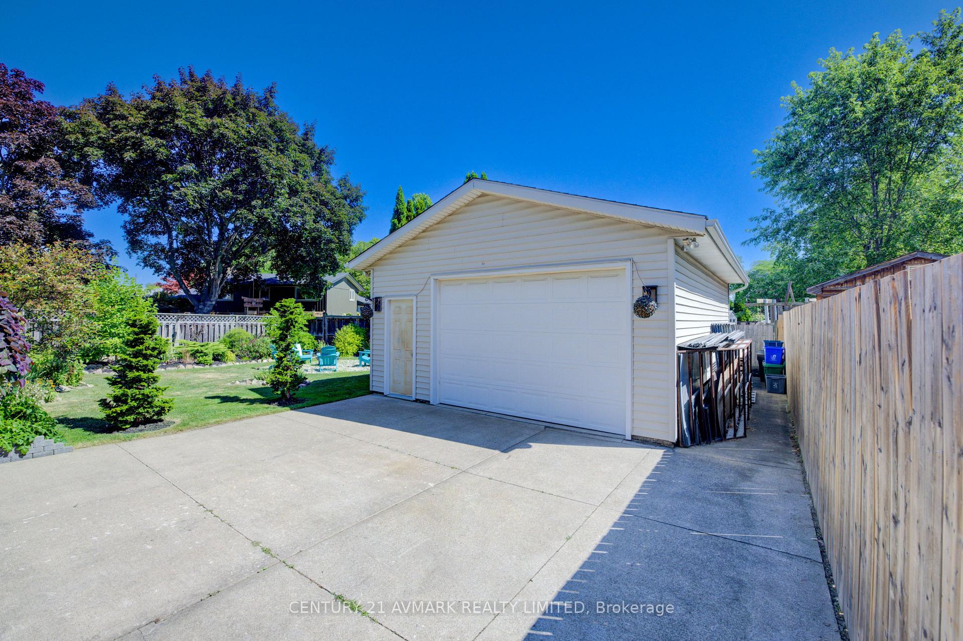 Photo 31 of 10 Royale Road, St. Catharines, Lakeport — HOMEH