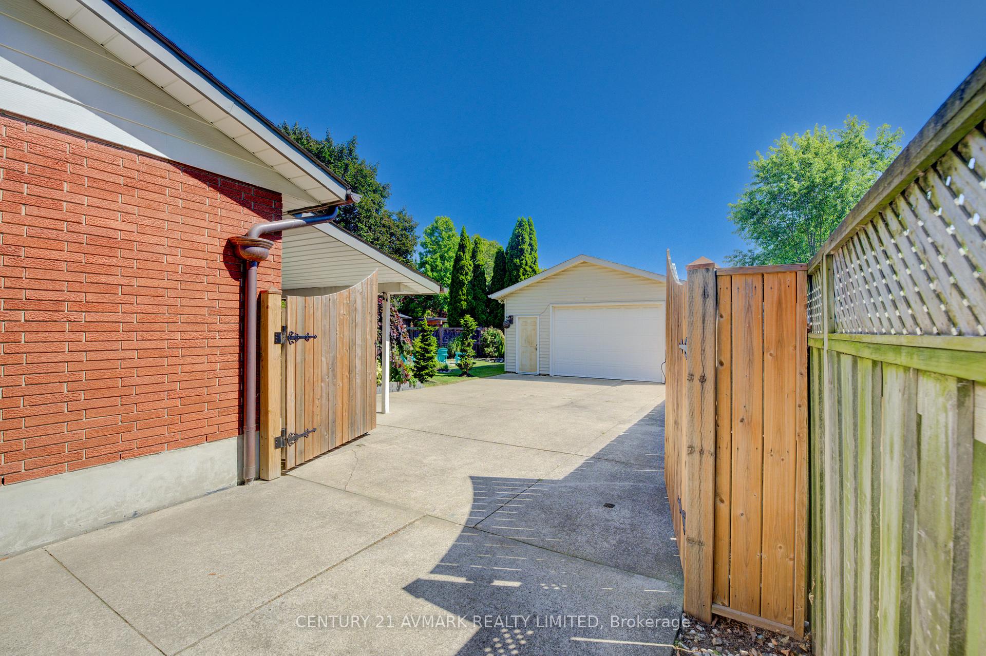 Photo 40 of 10 Royale Road, St. Catharines, Lakeport — HOMEH