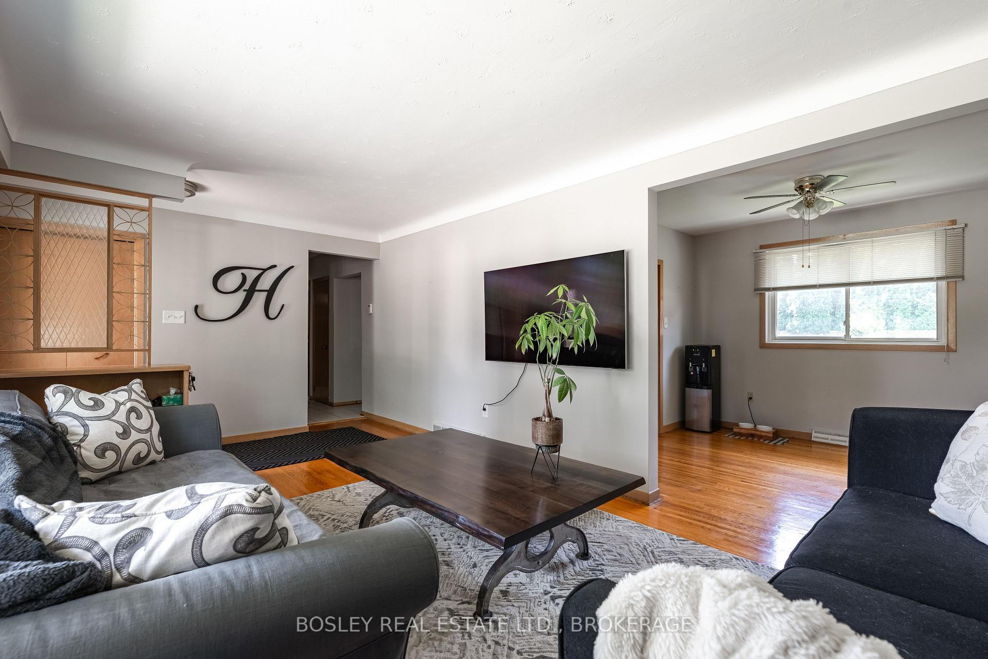 Photo 6 of 60 Royal Manor Drive, St. Catharines, Carlton/Bunting — HOMEH