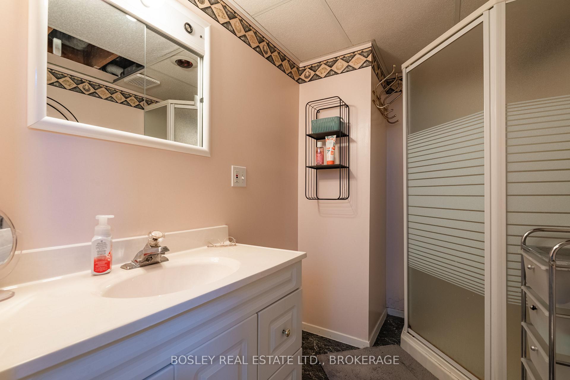 Photo 20 of 60 Royal Manor Drive, St. Catharines, Carlton/Bunting — HOMEH