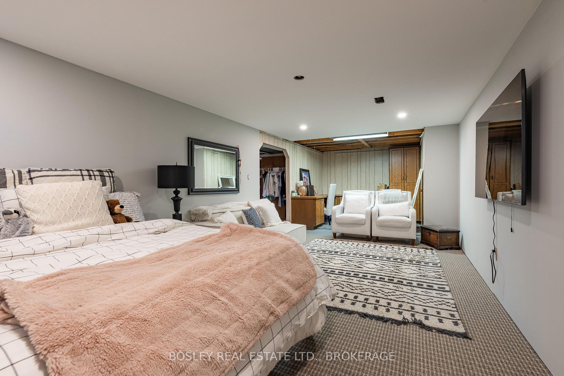 Photo 22 of 60 Royal Manor Drive, St. Catharines, Carlton/Bunting — HOMEH